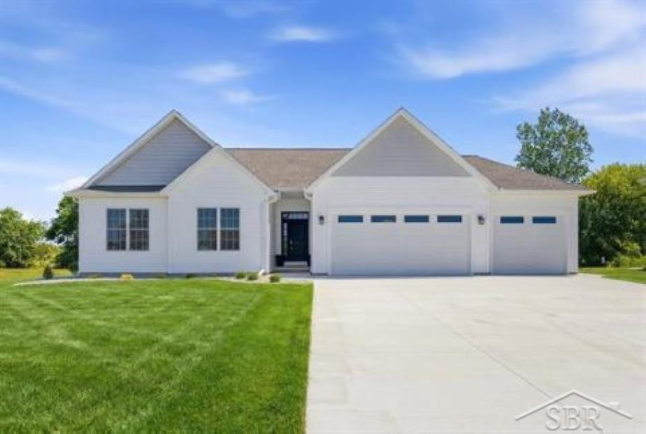 4521 E Crossroads Drive, Bay City, MI 48706