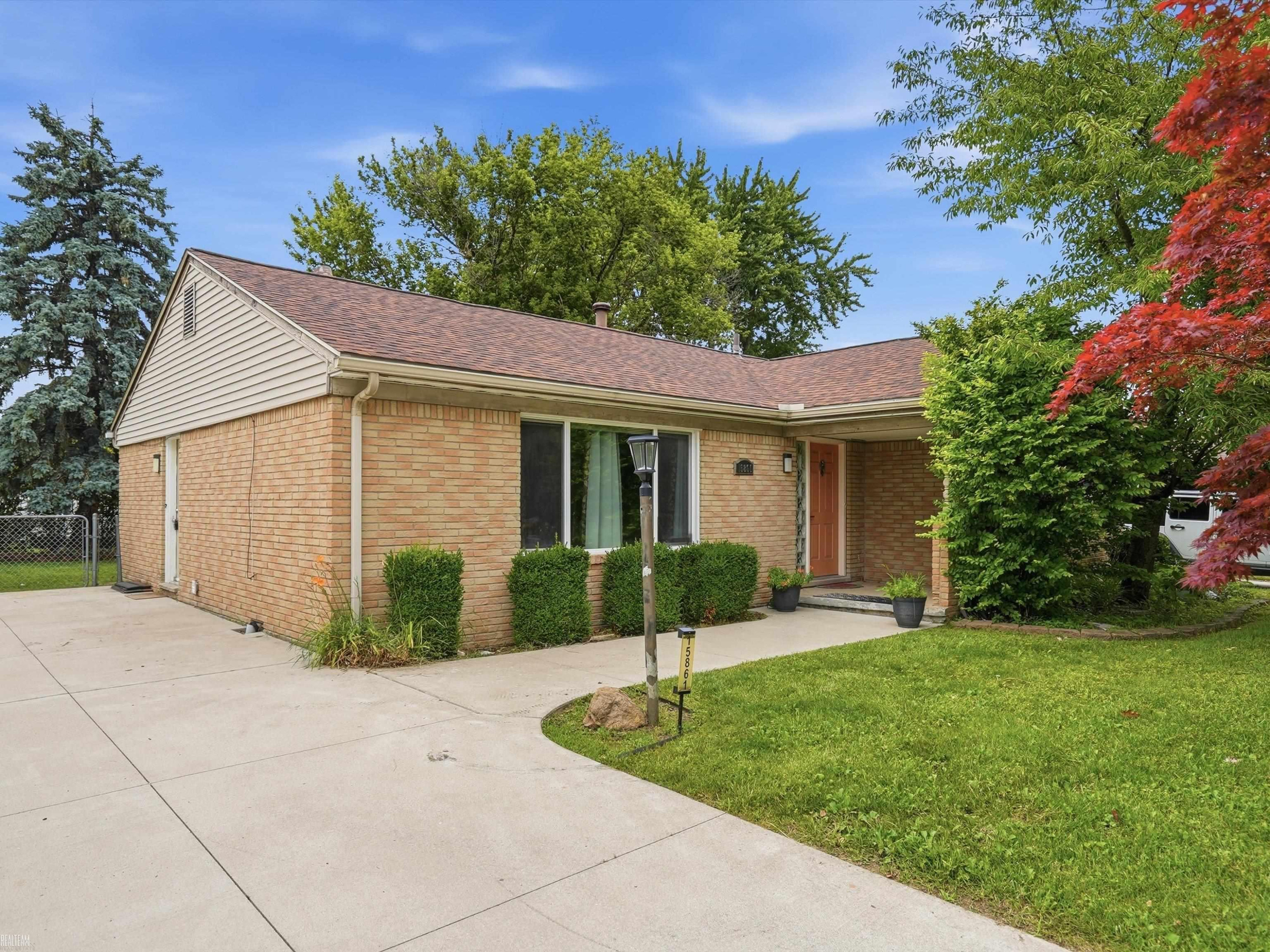 15861 Coral Avenue, Clinton Twp, MI 48035