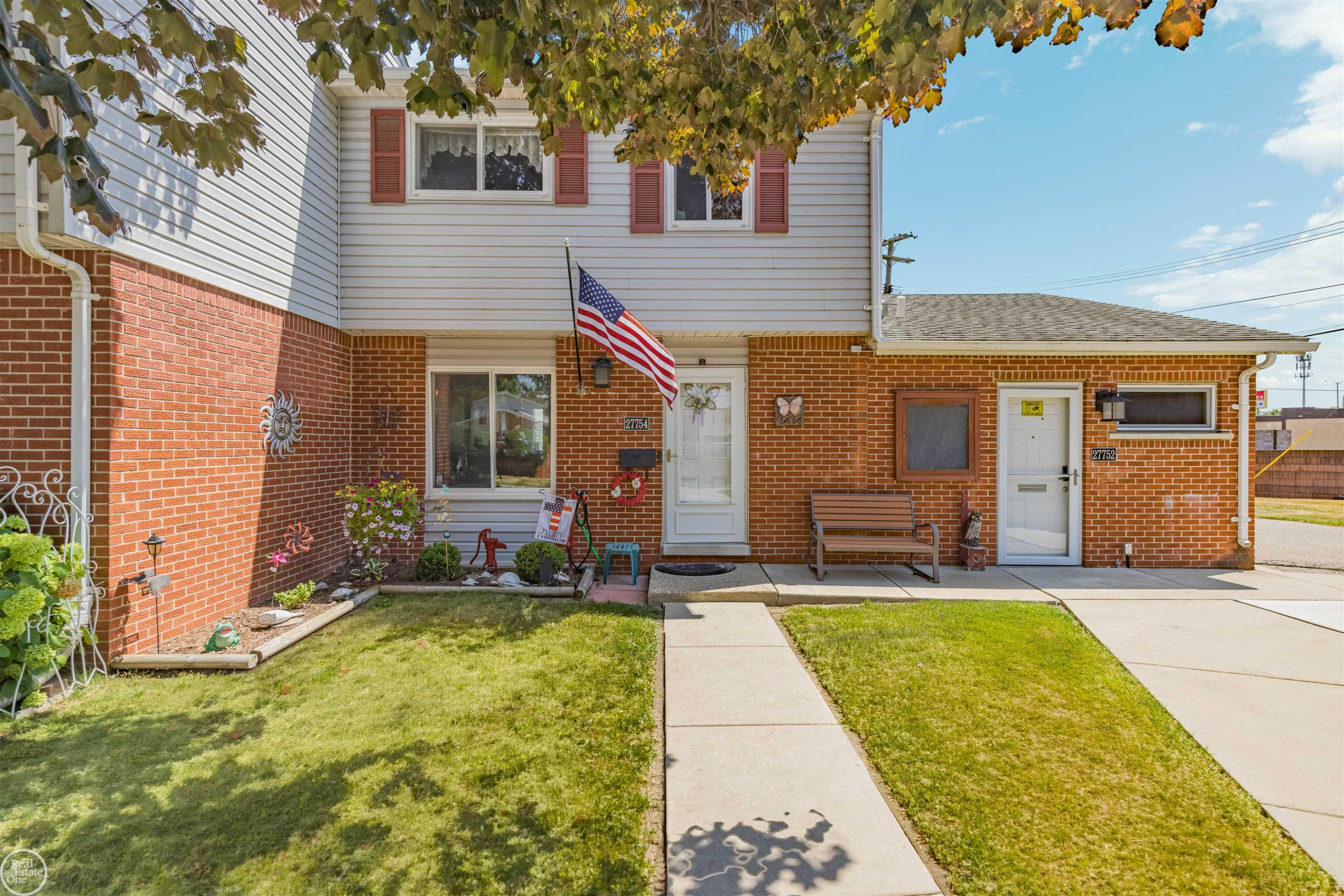 27754 Eastwick Square Road, Roseville, MI 48066