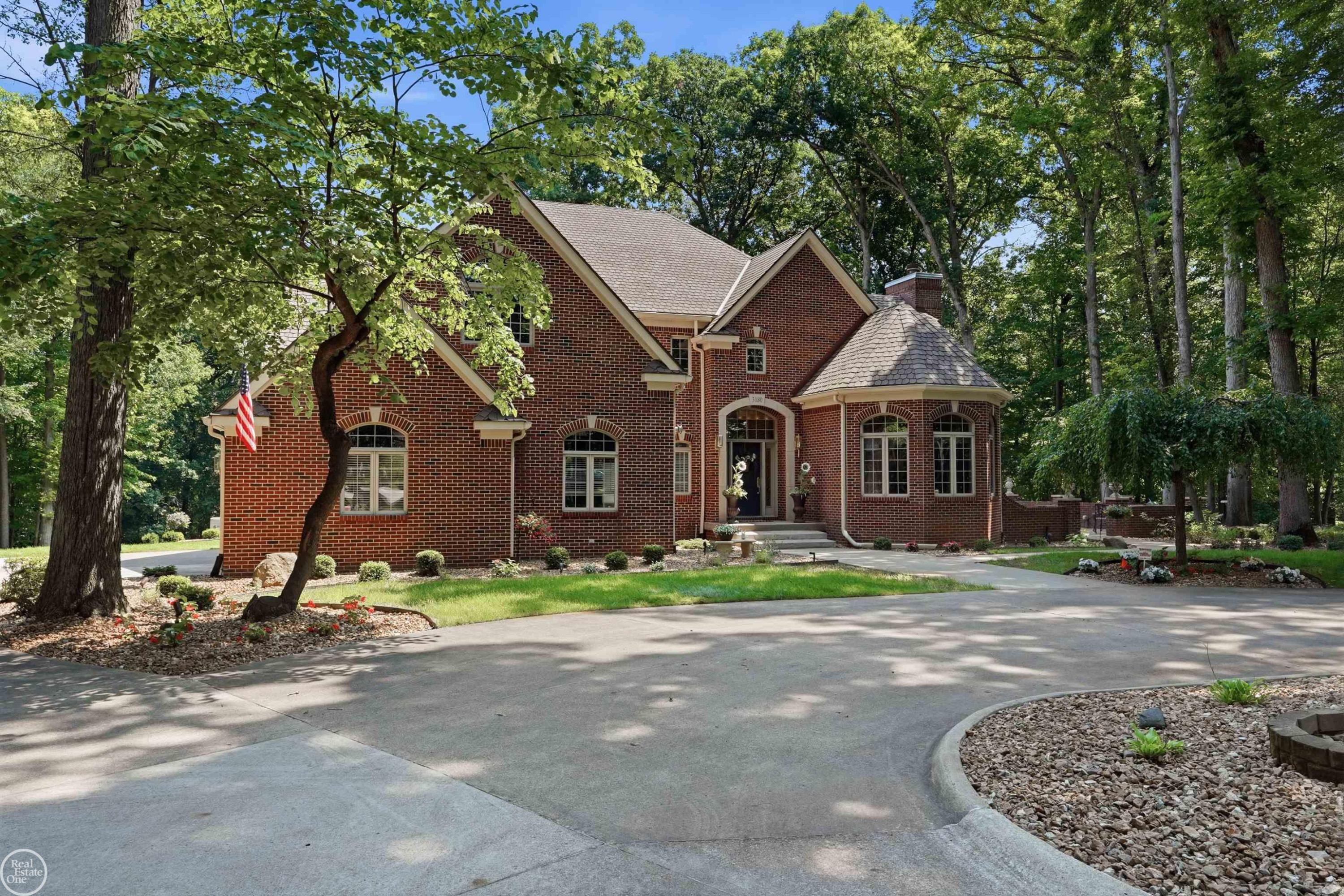 3180 Canyon Oaks Trail, Milford, MI 48380