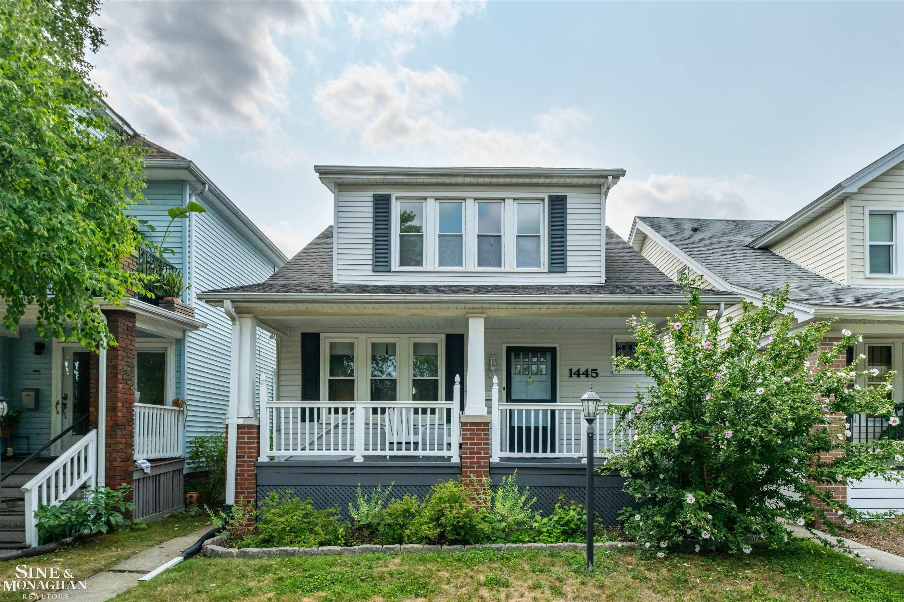 1445 Lakepointe Street, Grosse Pointe Park, MI 48230