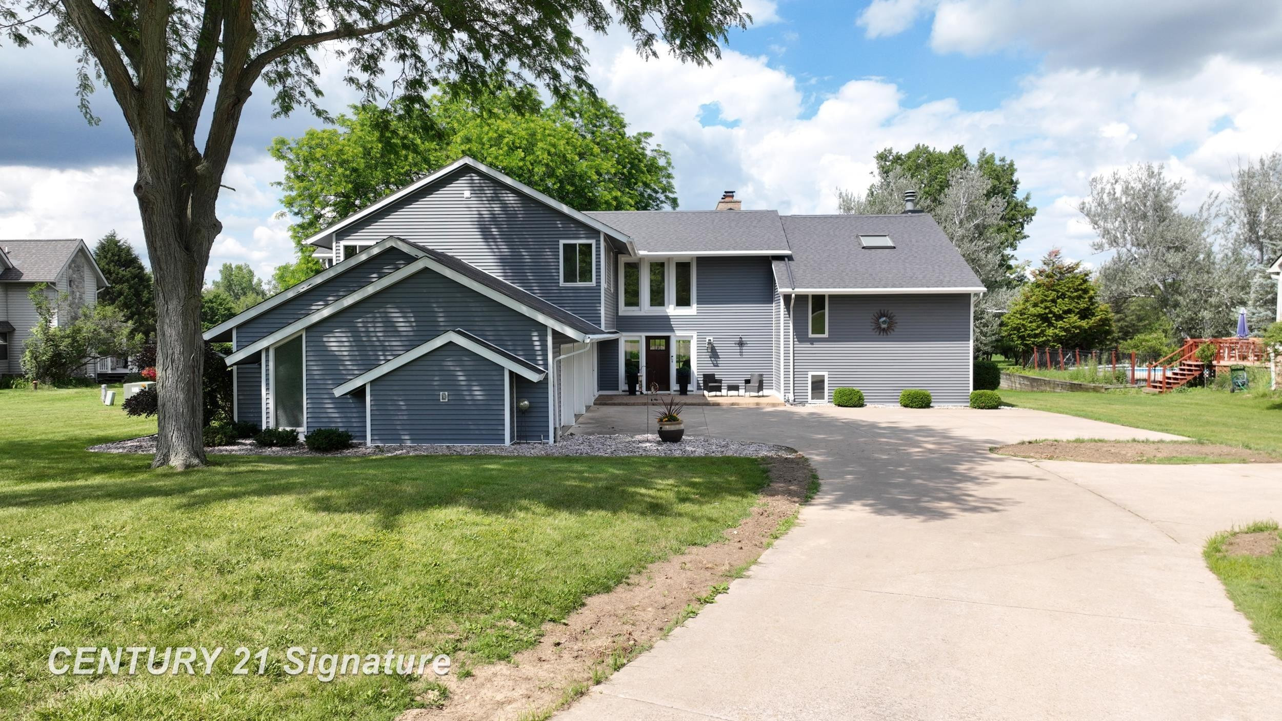 7492 River Road, Flushing, MI 48433