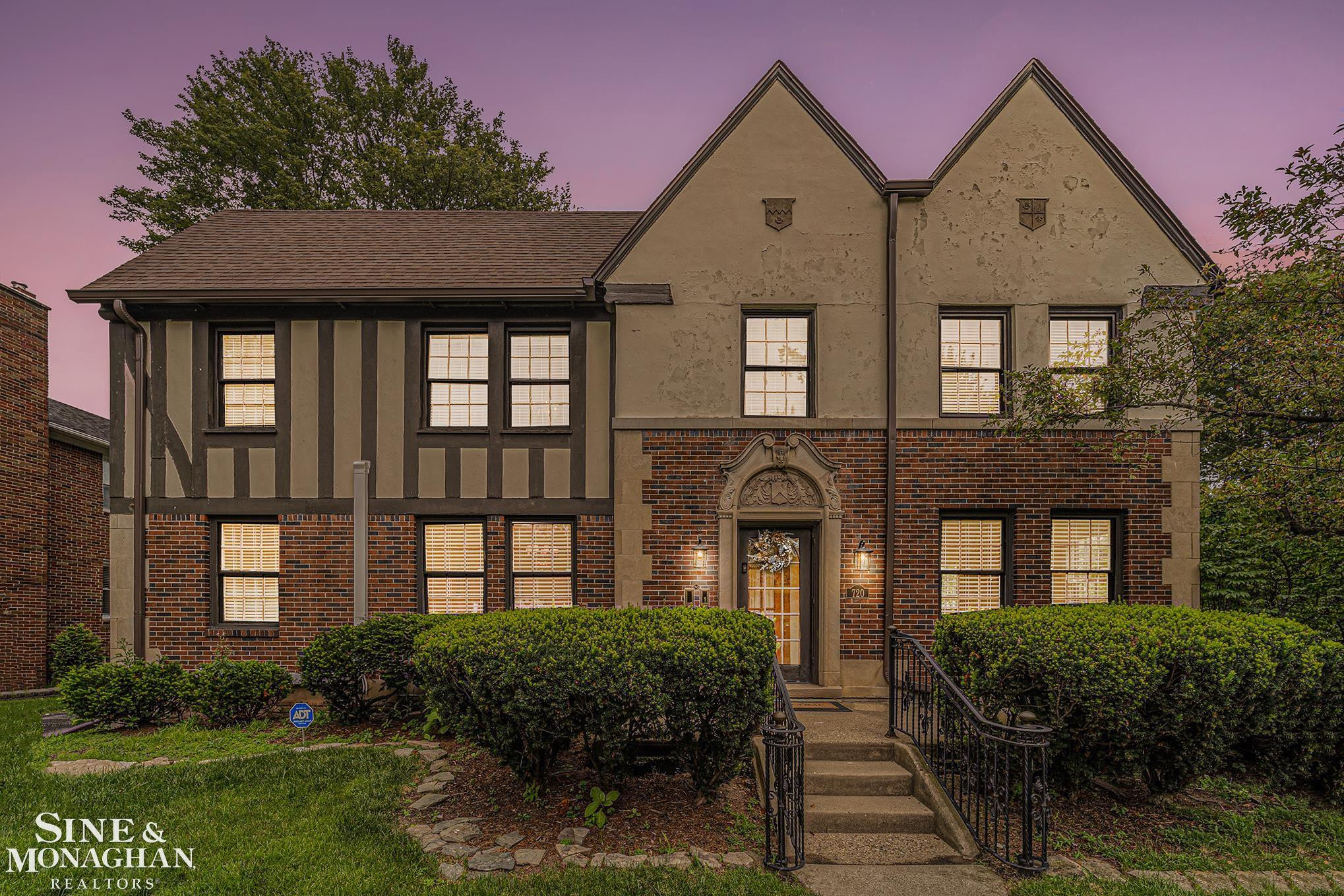 720 Trombley Road, Second Floor Unit, Grosse Pointe Park, MI 48230
