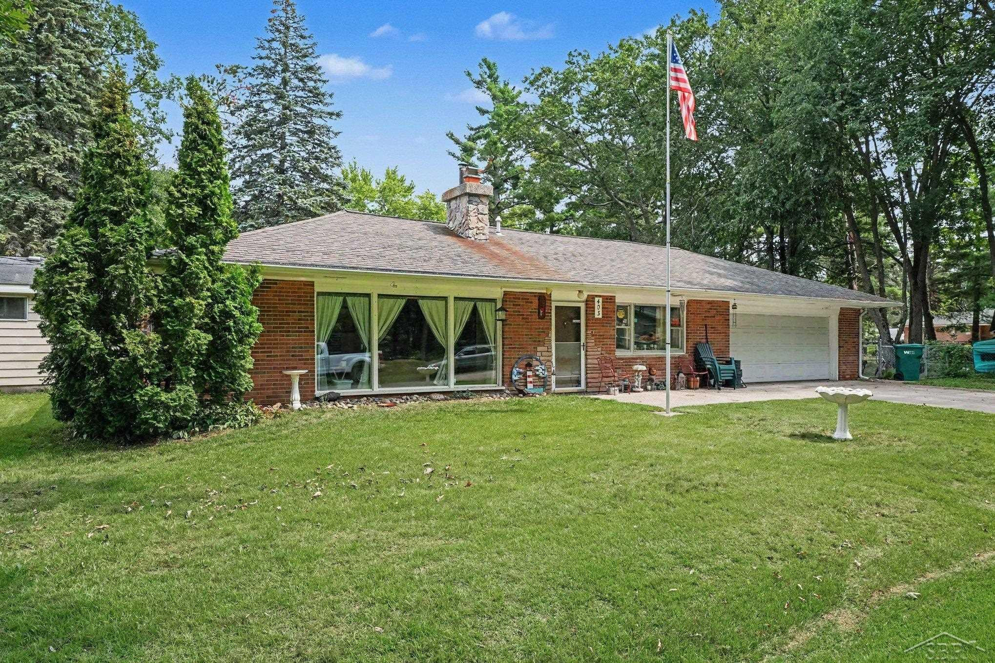 403 Apple Blossom Avenue, Prudenville, MI 48651