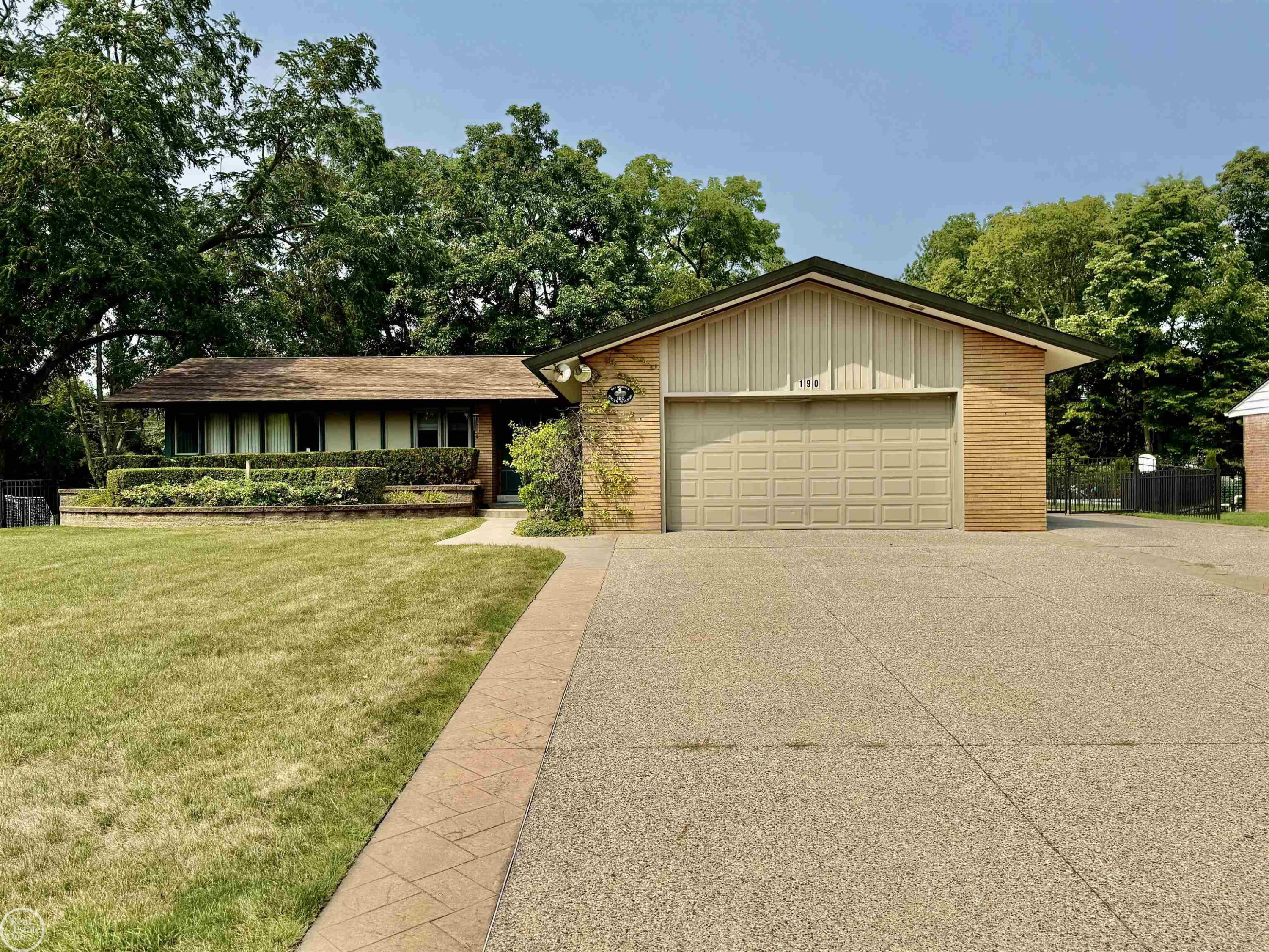 190 S Wilson Boulevard, Mount Clemens, MI 48043