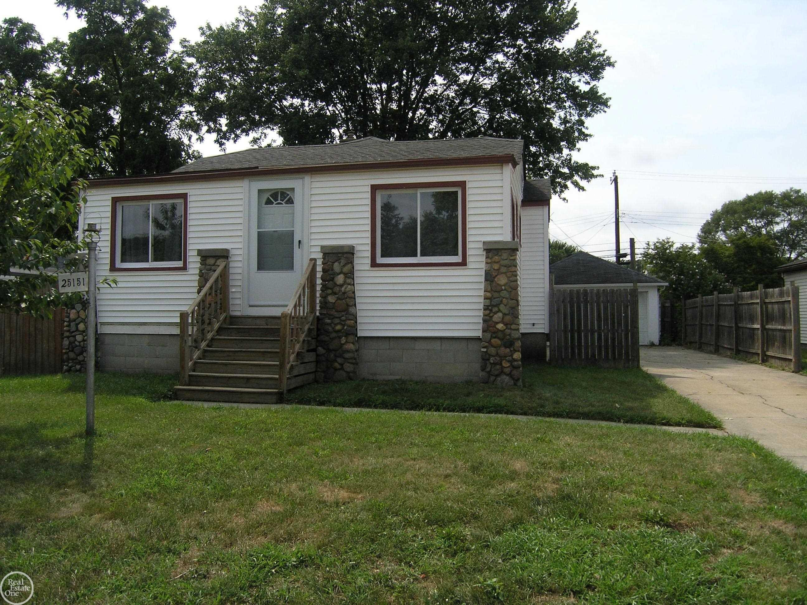 25151 Dodge Street, Roseville, MI 48066