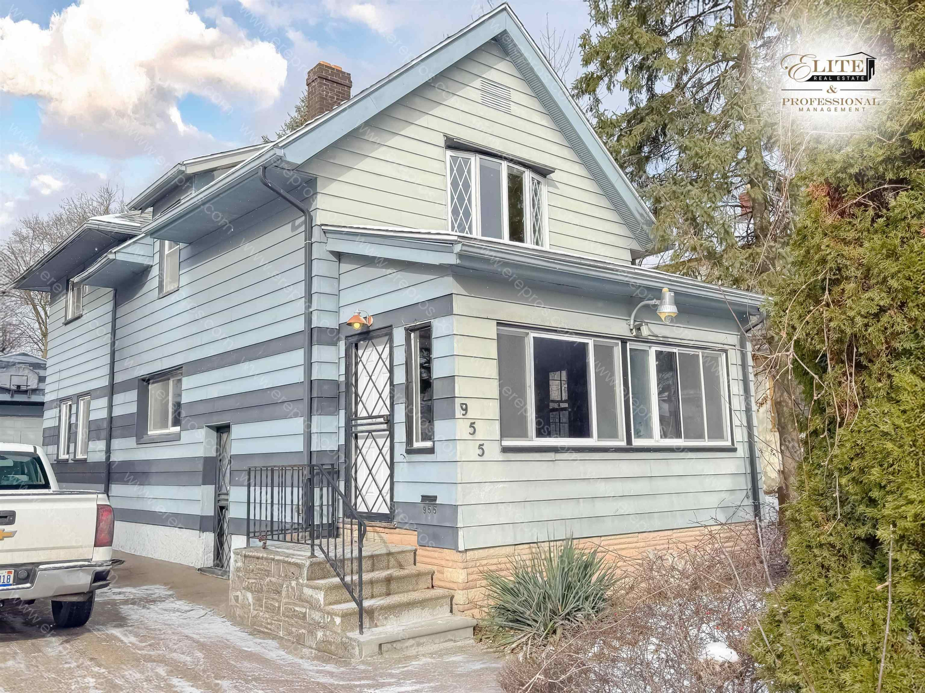 955 Perry Street, Flint, MI 48504