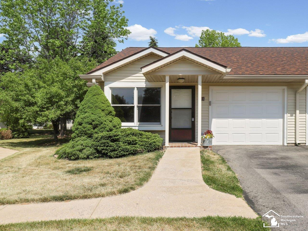 729 Clark #18 Street, Tecumseh, MI 49286