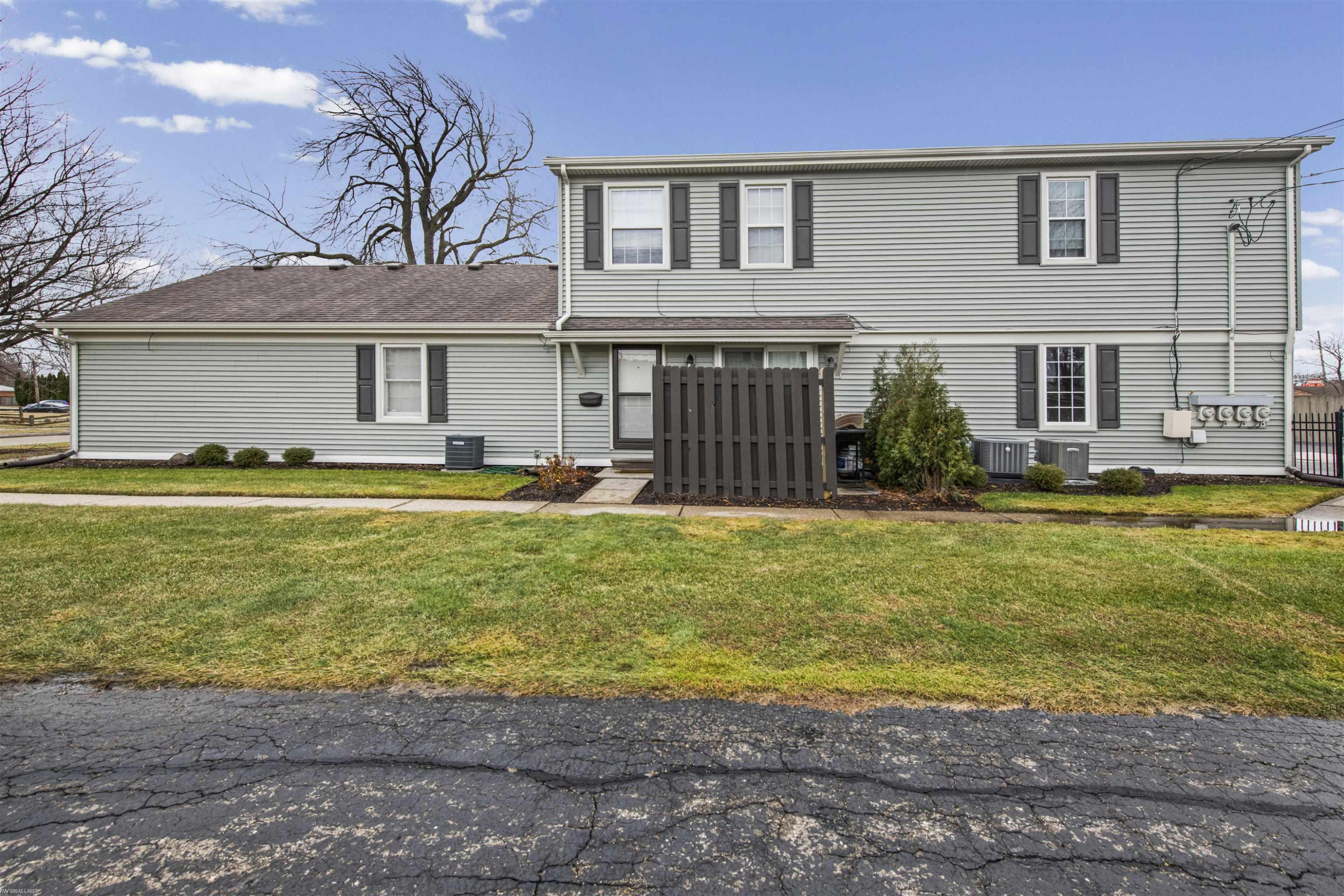 21627 E 11 Mile Road, #3, Saint Clair Shores, MI 48081
