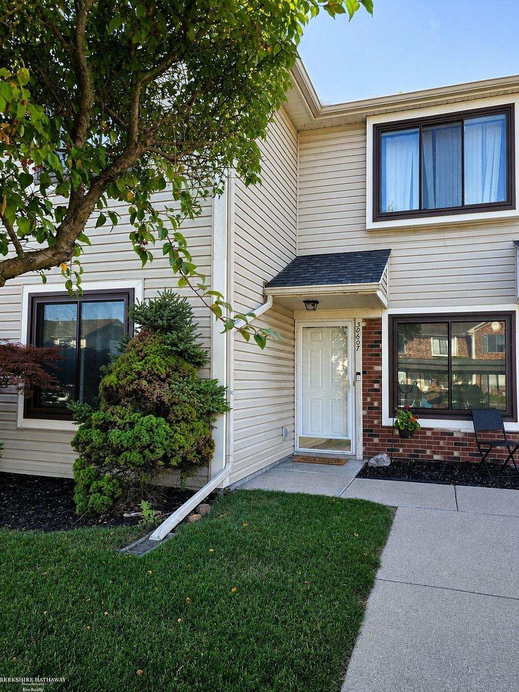 30607 Hidden Pines Lane, Roseville, MI 48066