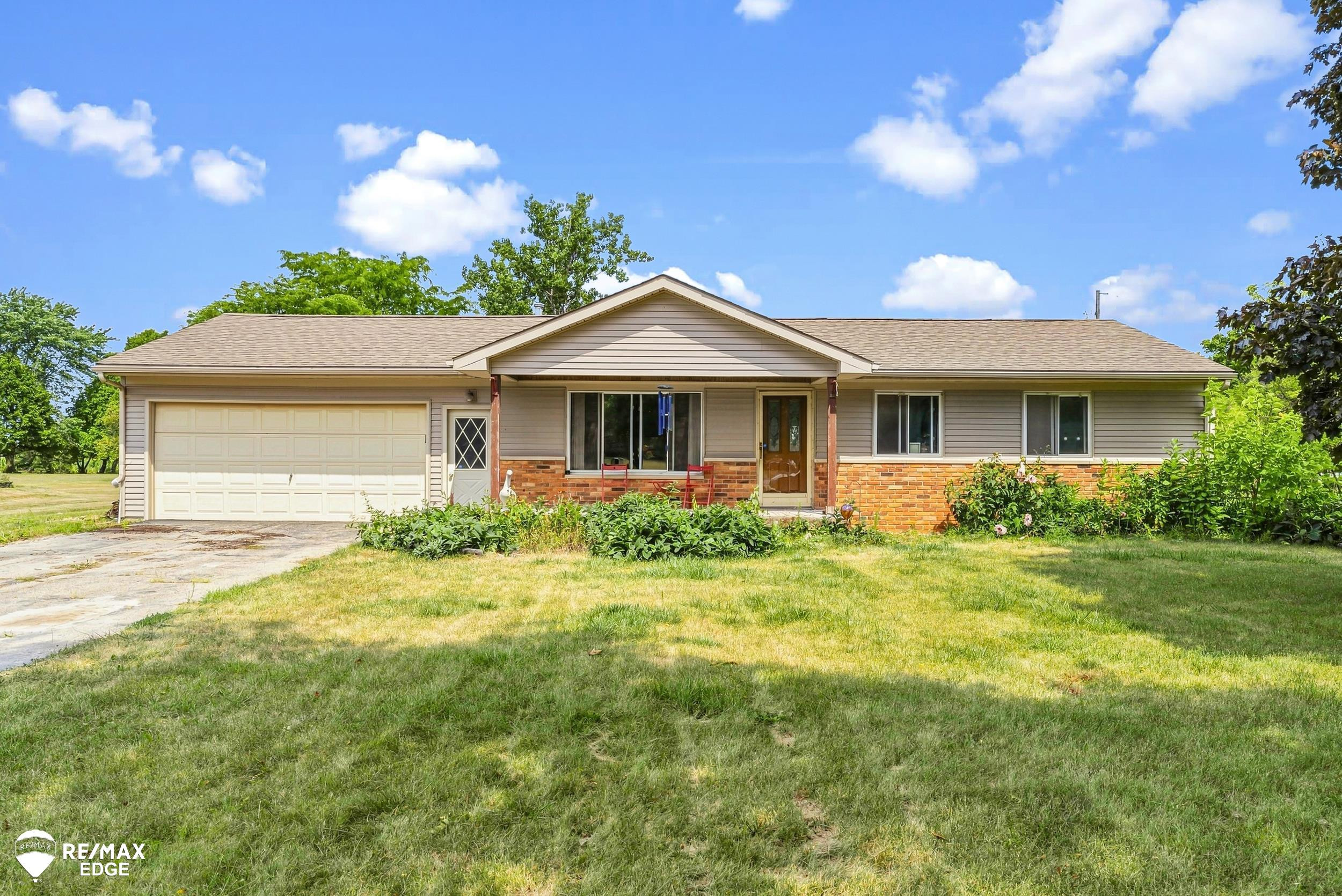 7353 E Maple Avenue, Grand Blanc, MI 48439