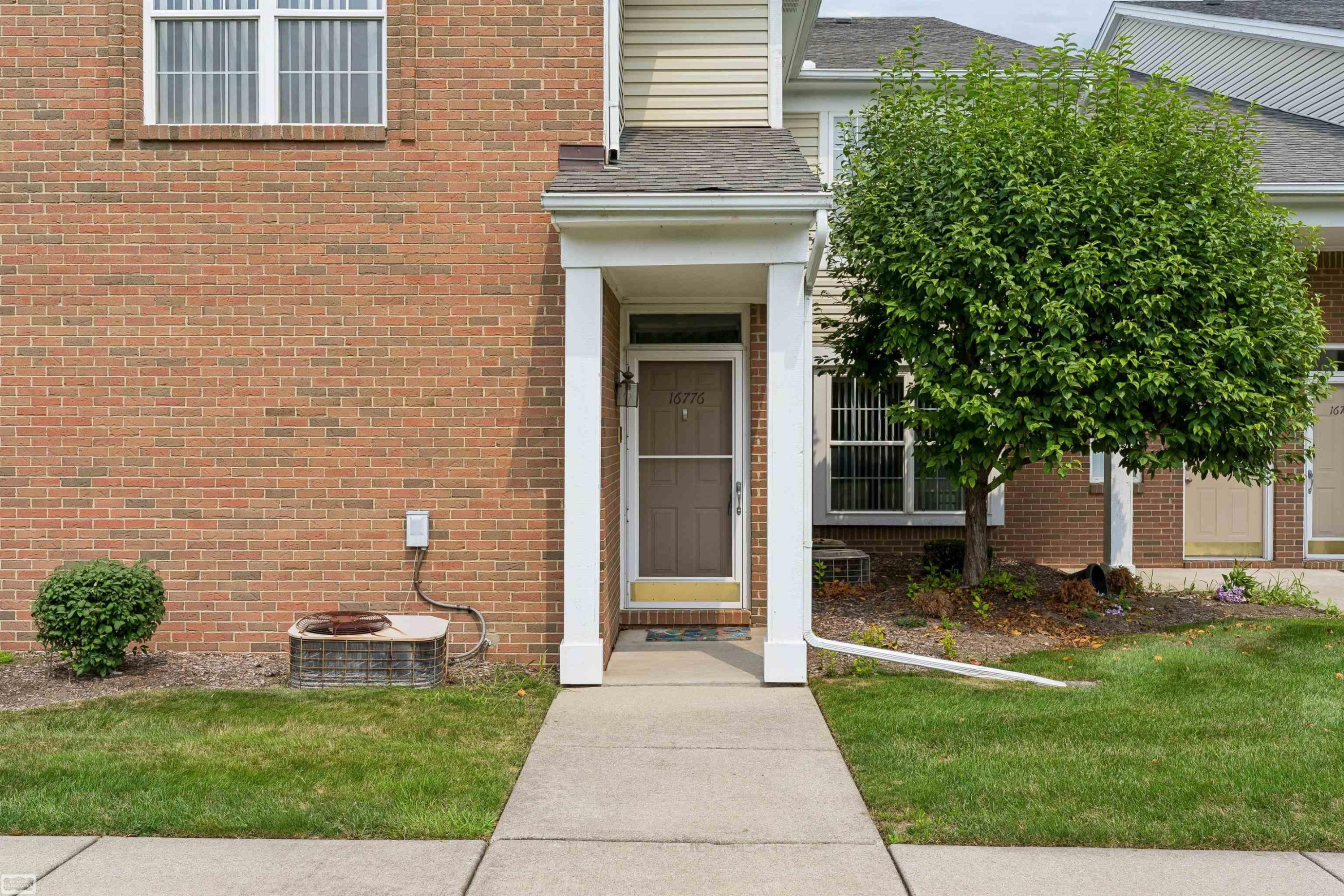 16776 Glenmoor Street, Macomb, MI 48044