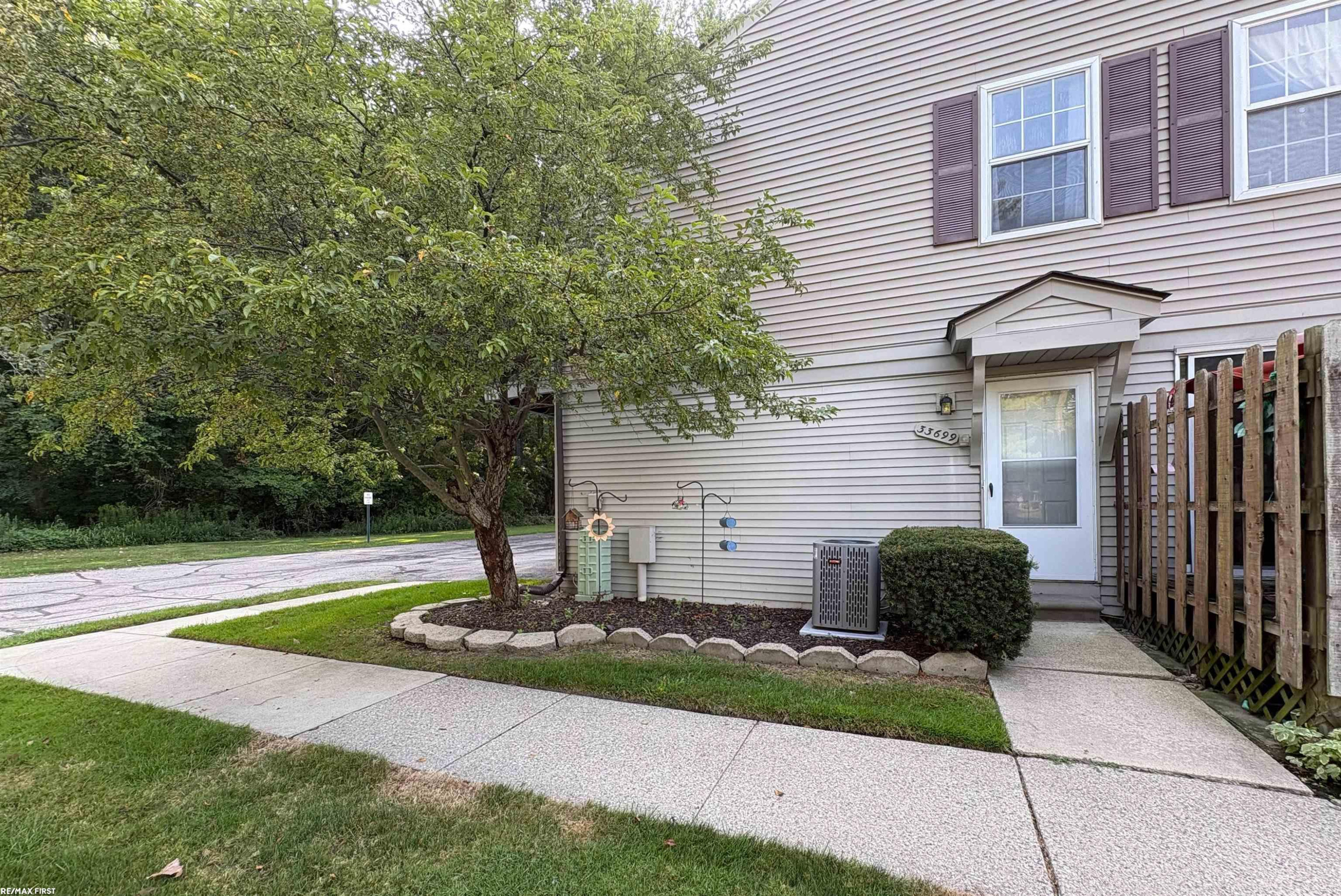 33699 Bayview Drive, Chesterfield, MI 48047
