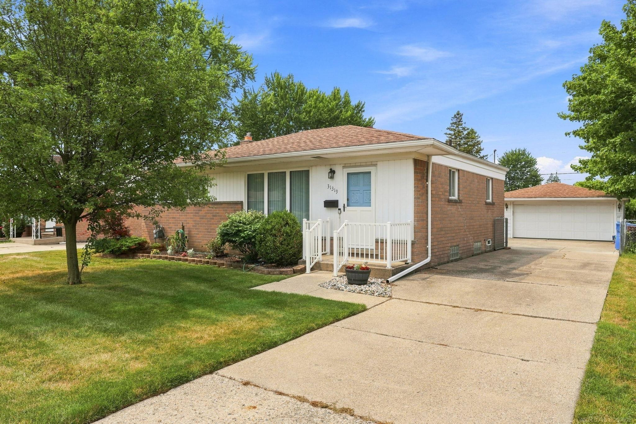 31319 Newport Drive, Warren, MI 48088