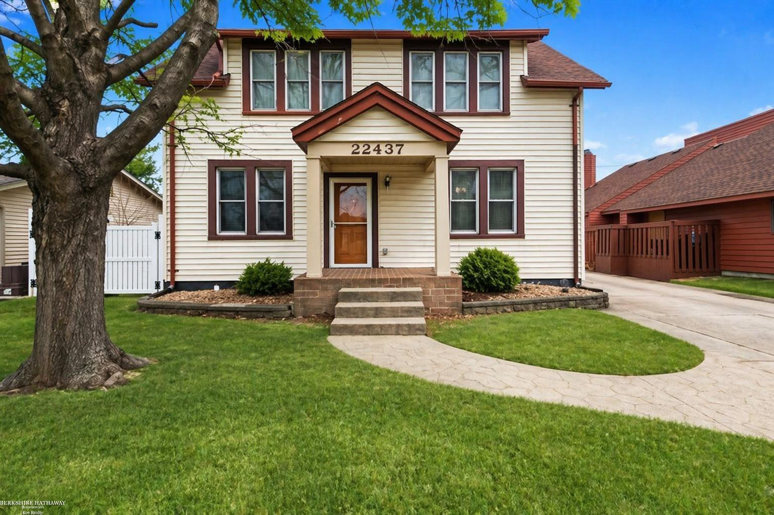 22437 Milner Street, Saint Clair Shores, MI 48081