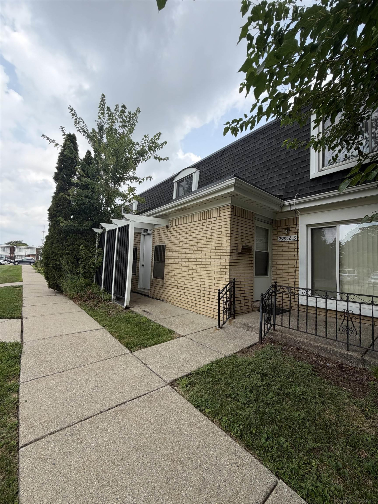 29852 CITY CENTER Drive, 3, Warren, MI 48093