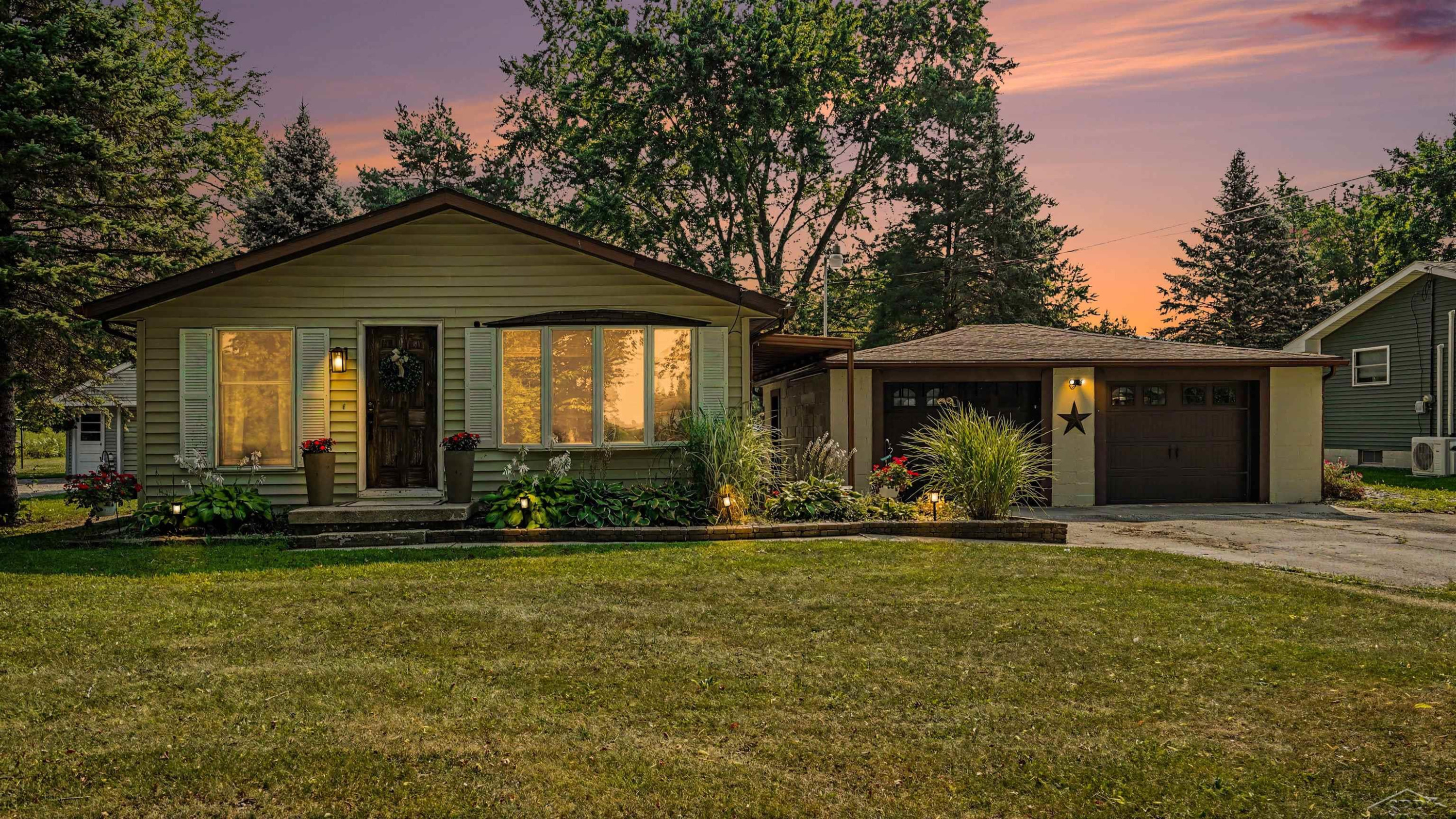 5111 S 2 Mile Rd Road, Bay City, MI 48706