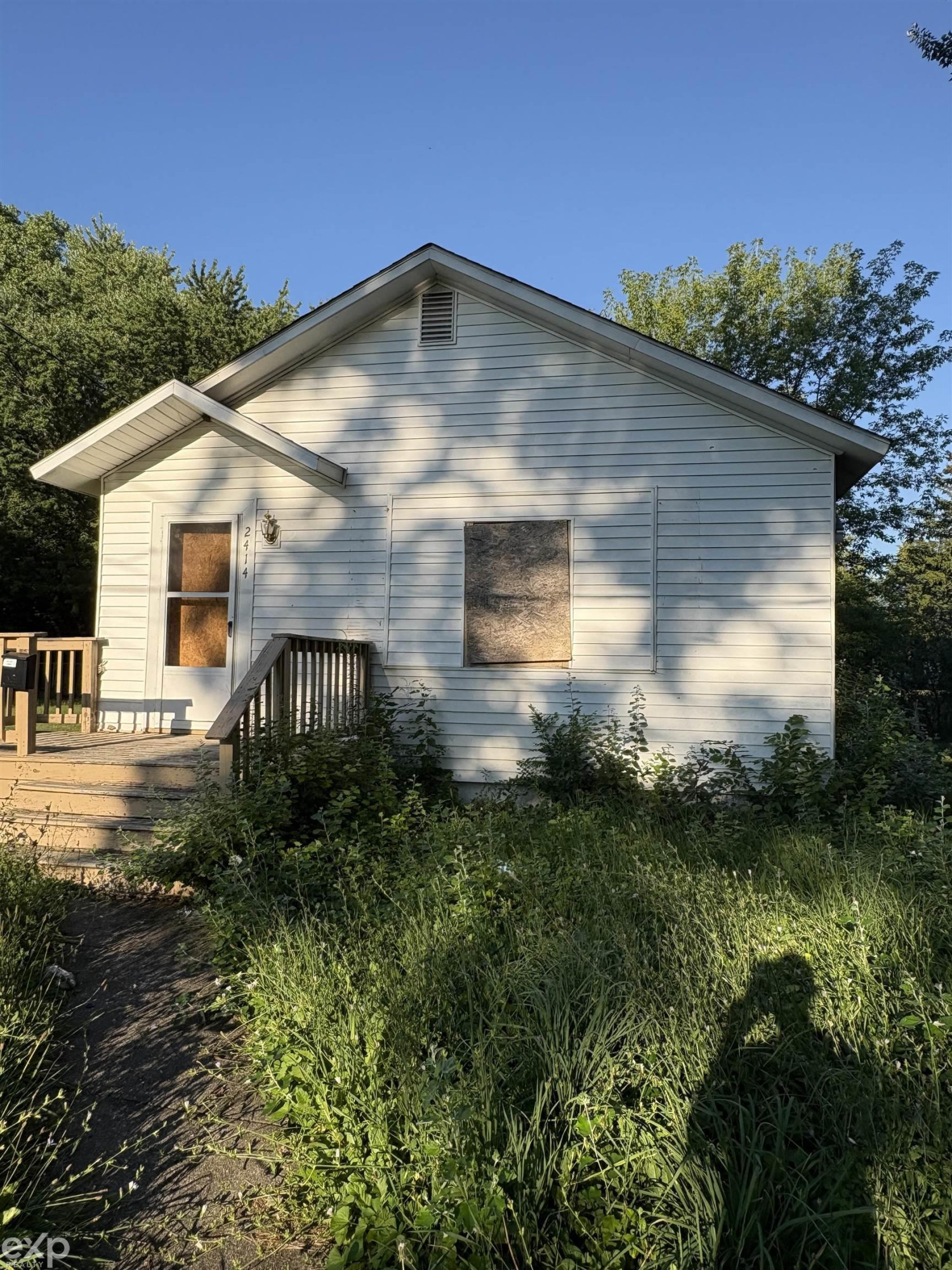 2414 Hazelwood Avenue, Saginaw, MI 48601