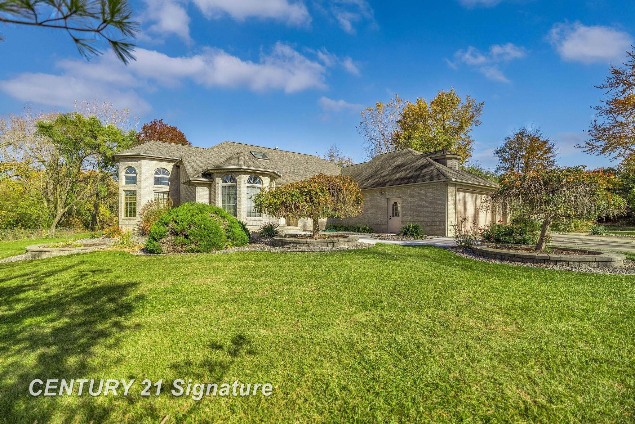 5790 Dunrovin Drive - Photo 2