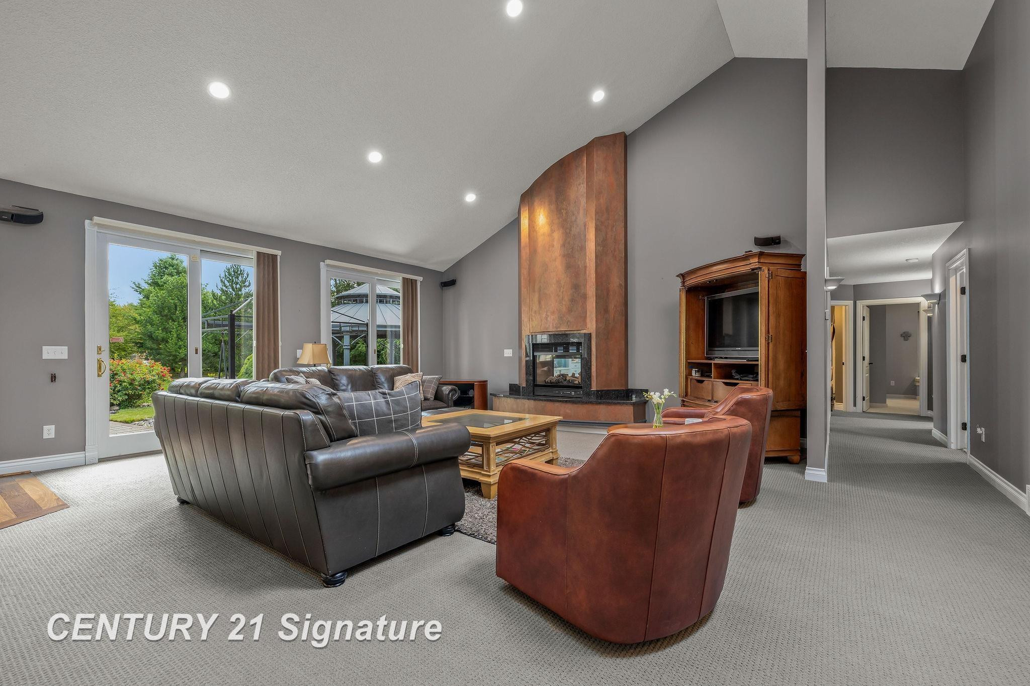 5790 Dunrovin Drive - Photo 3