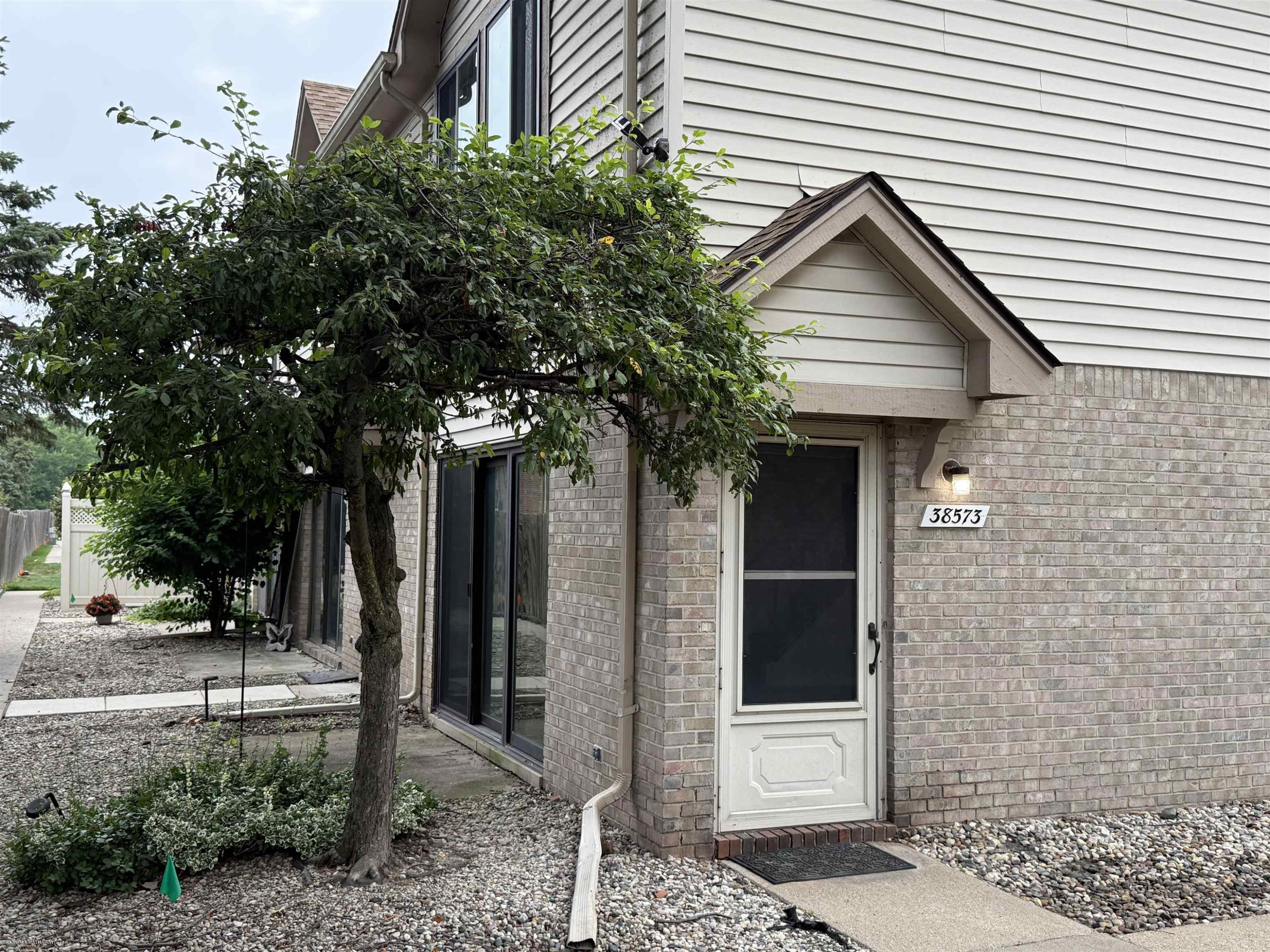 38573 Wellington Drive, Clinton Twp, MI 48036