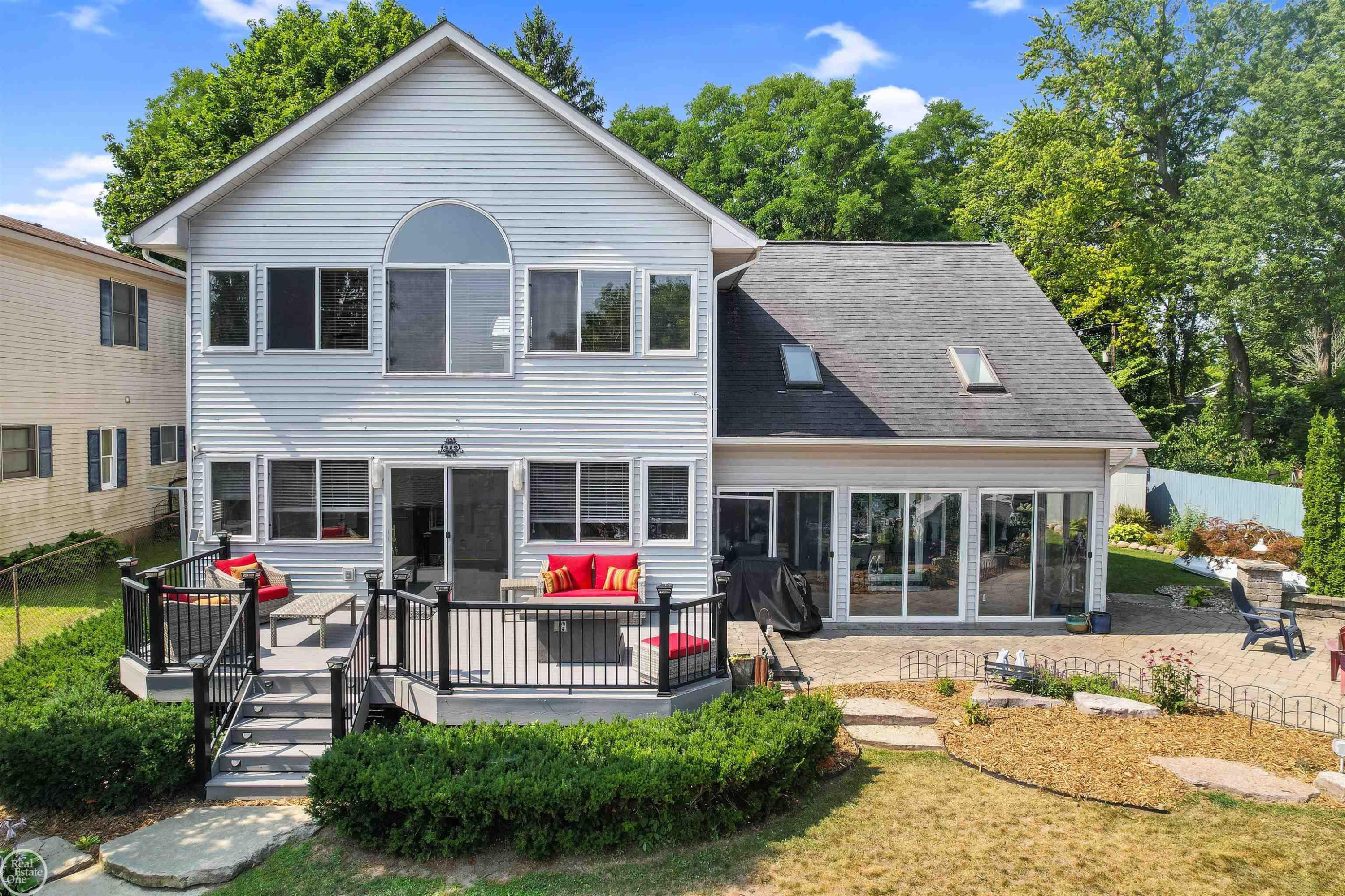 695 King Circle, Lake Orion, MI 48362