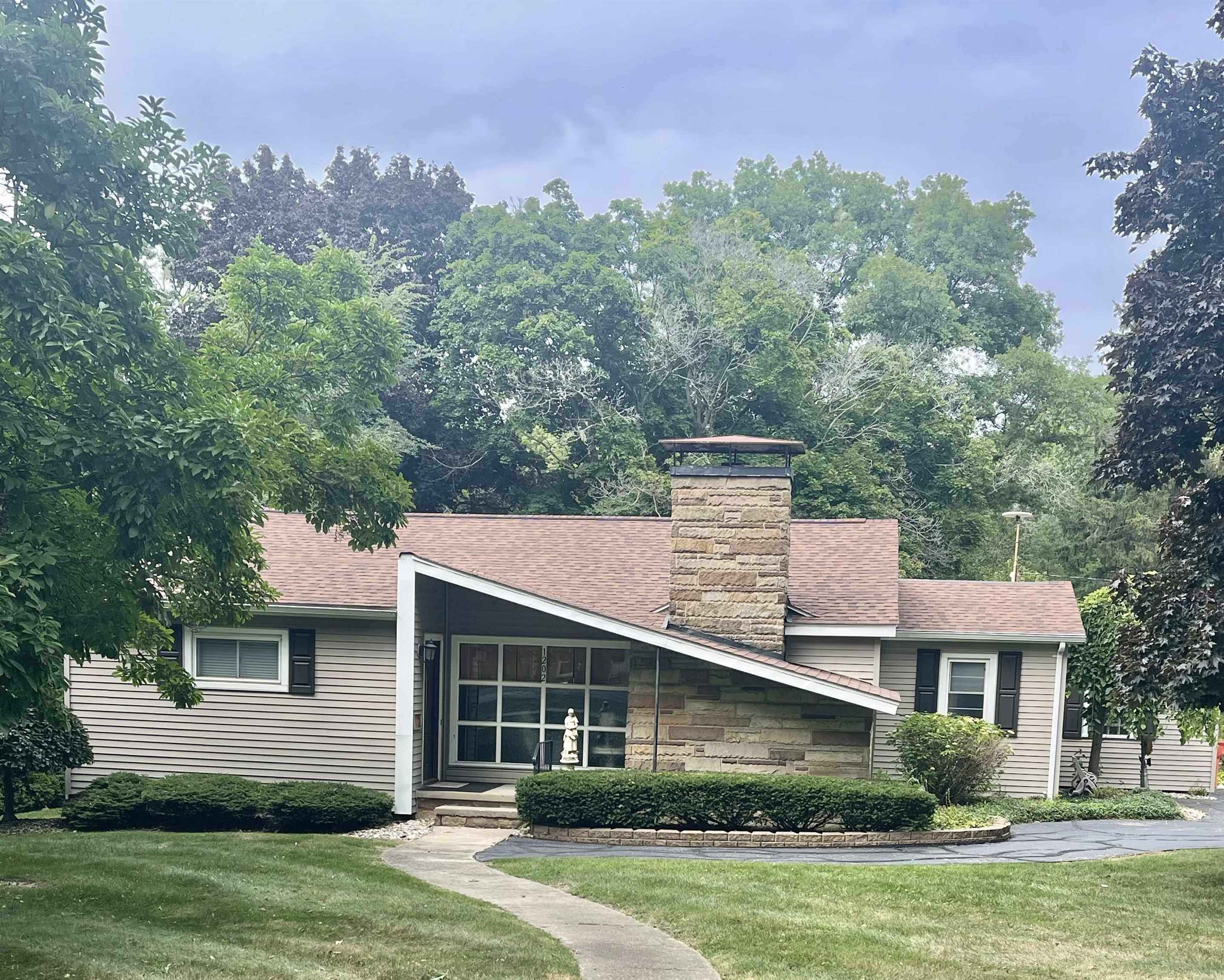 1202 W Oliver Street, Owosso, MI 48867