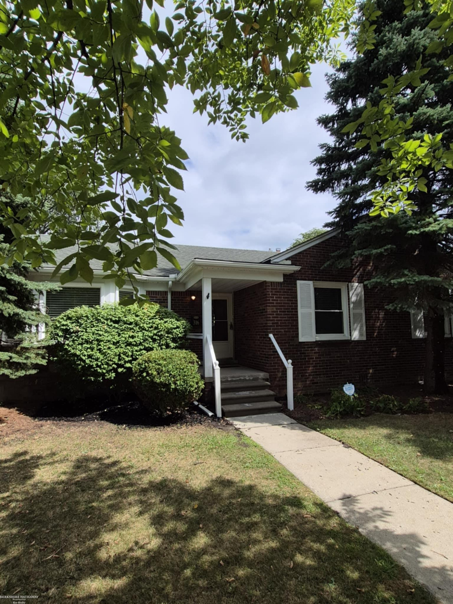 316 Chalfonte Avenue, Grosse Pointe Farms, MI 48236