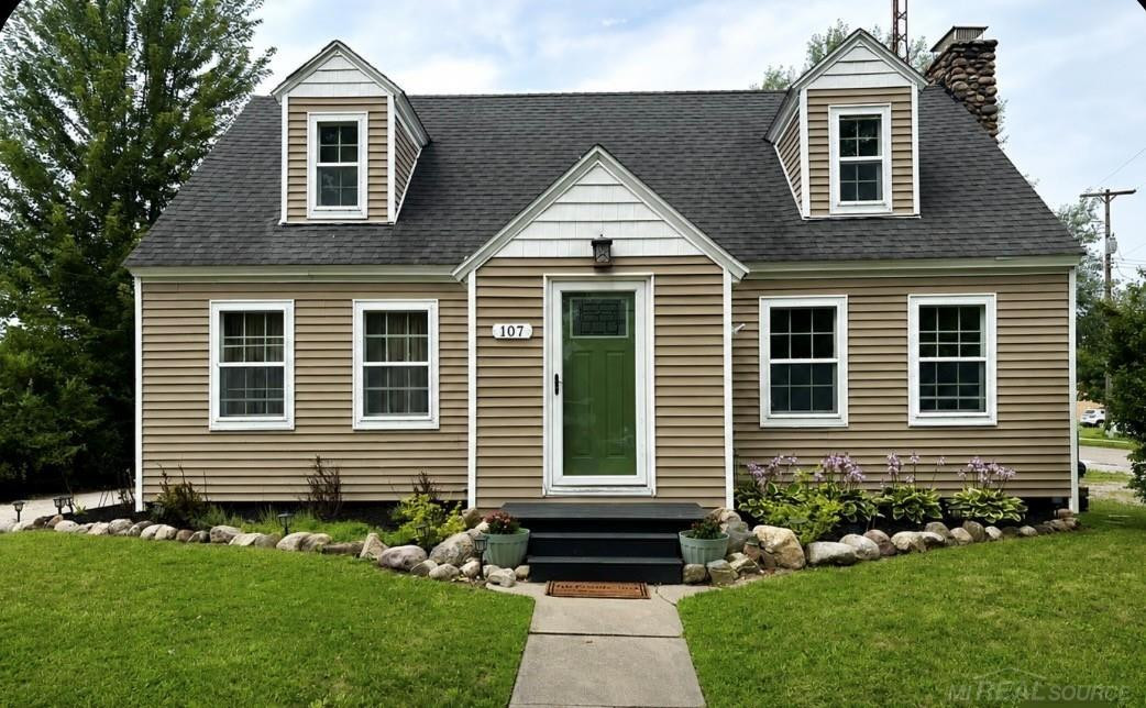 107 N Reinberg Avenue, Scottville, MI 49454