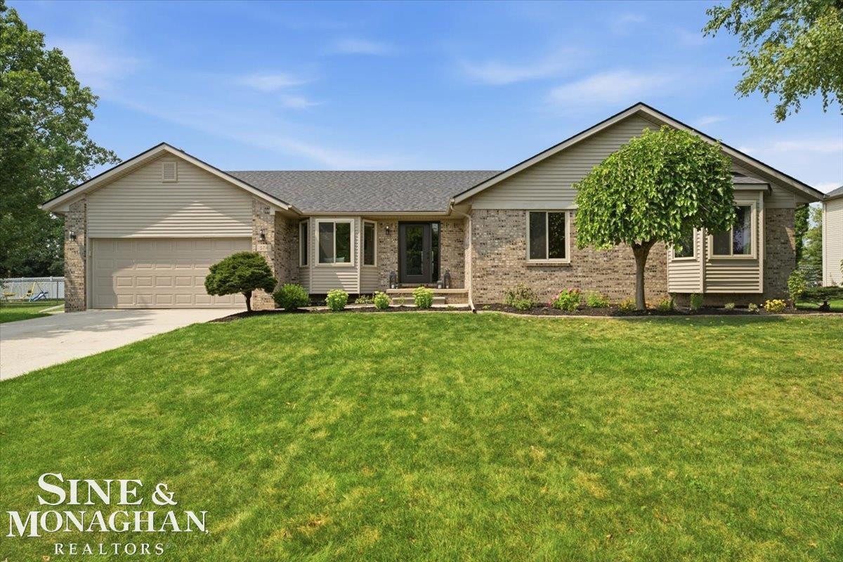 574 Kelli Avenue, Marysville, MI 48040
