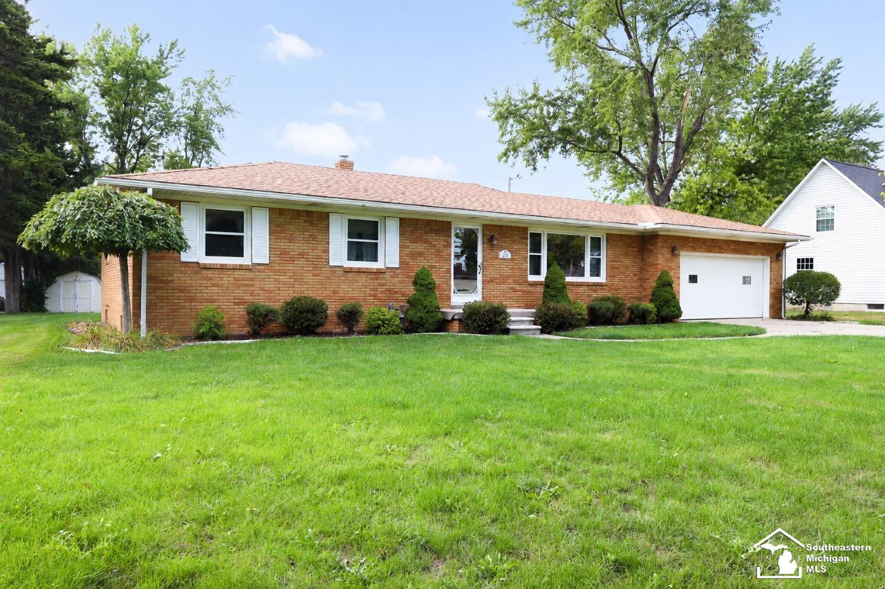 211 Bates Lane, Monroe, MI 48162