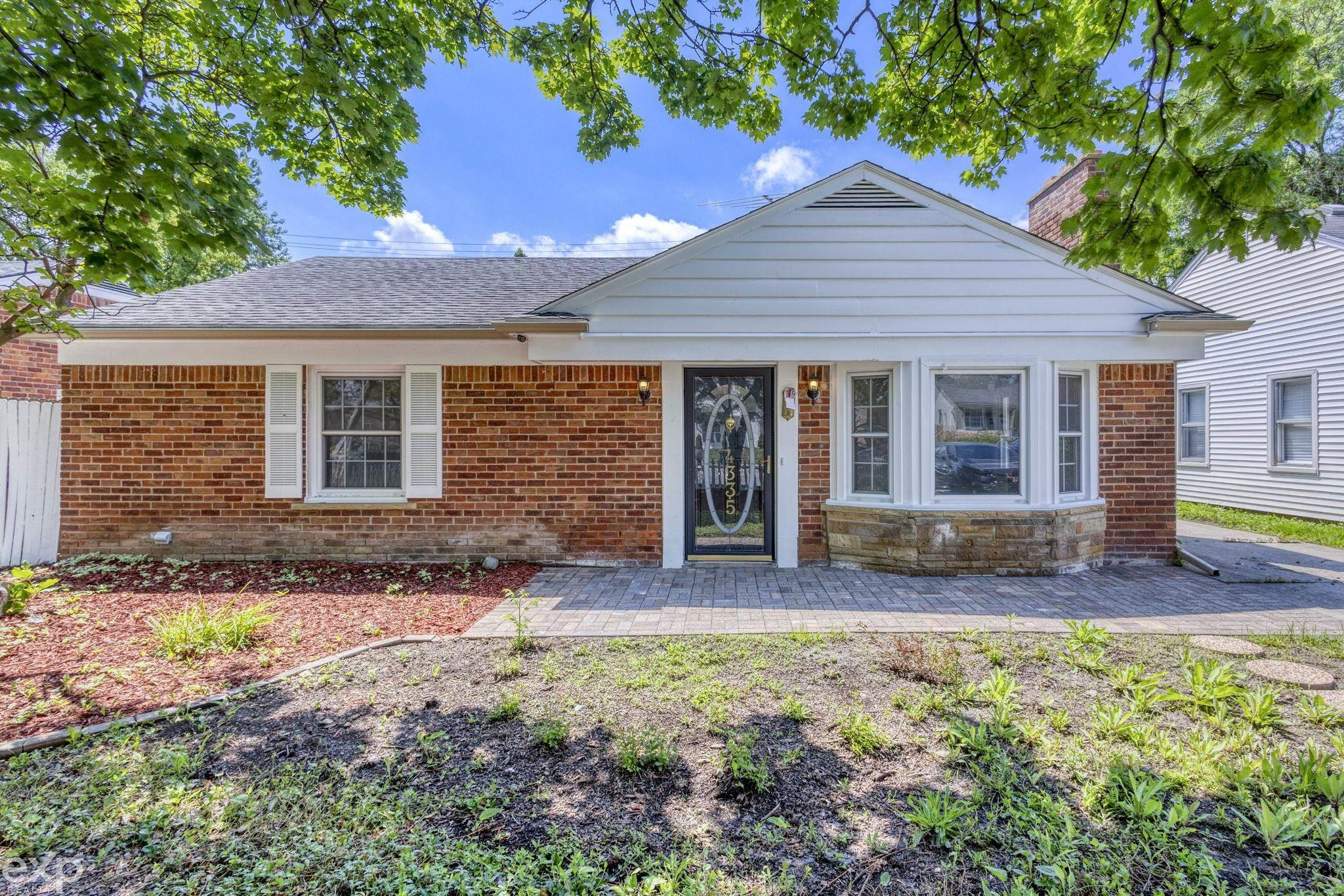 4335 W 14 Mile Road, Royal Oak, MI 48073