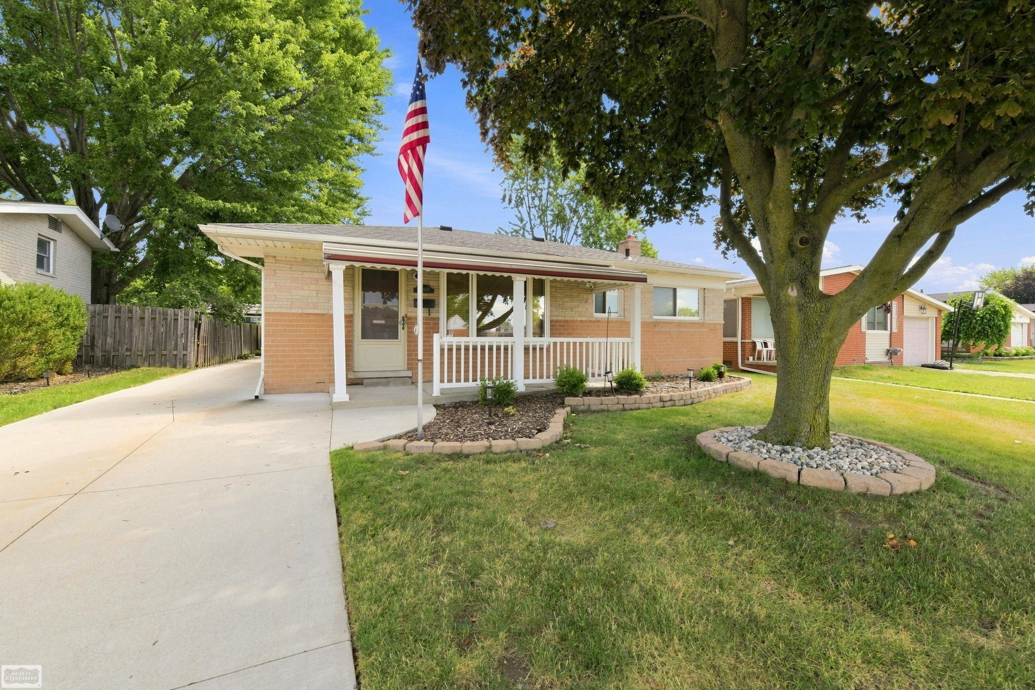 30648 Calahan Street, Roseville, MI 48066