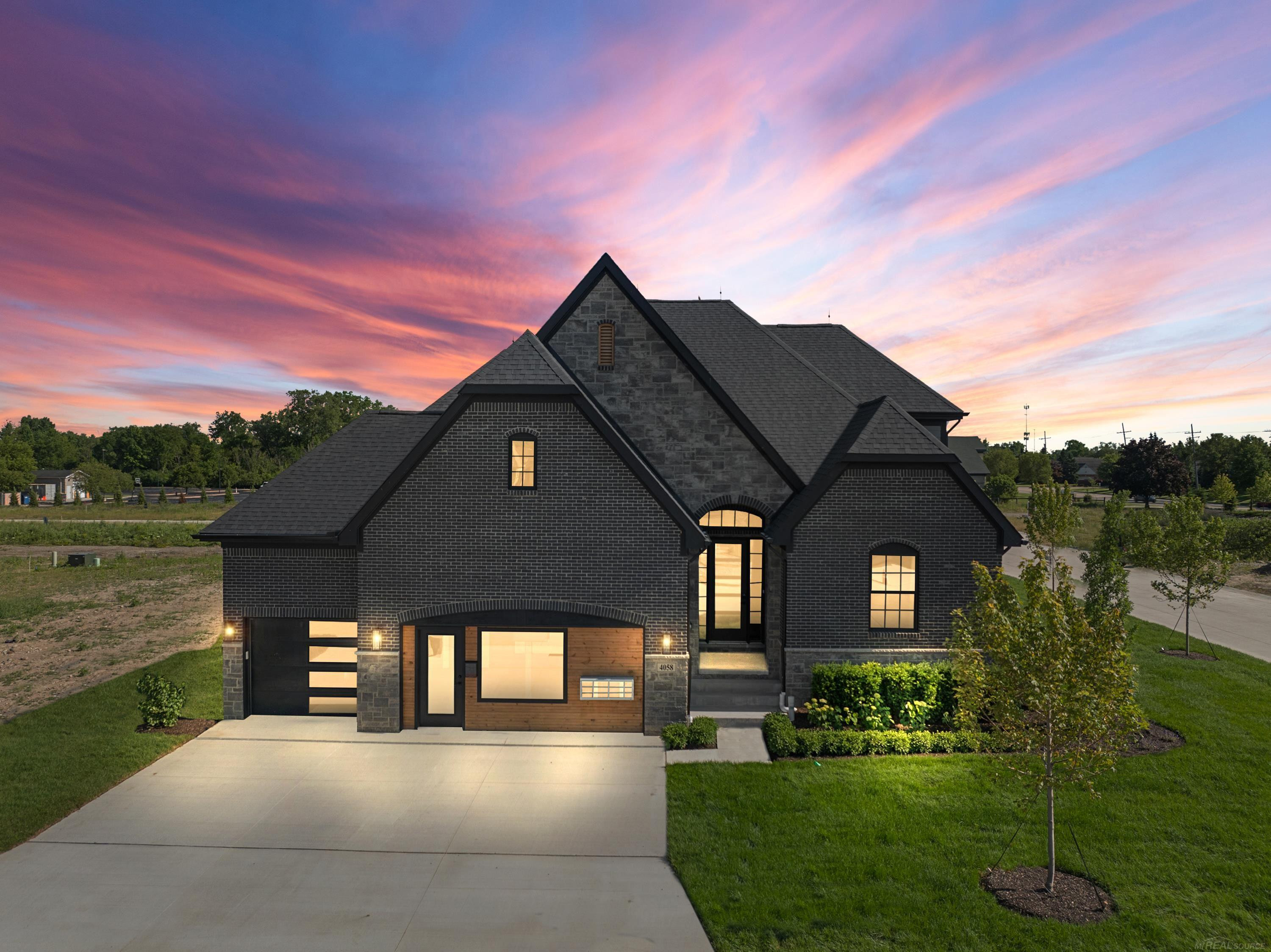 4140 Blossom Drive, Sterling Heights, MI 48314