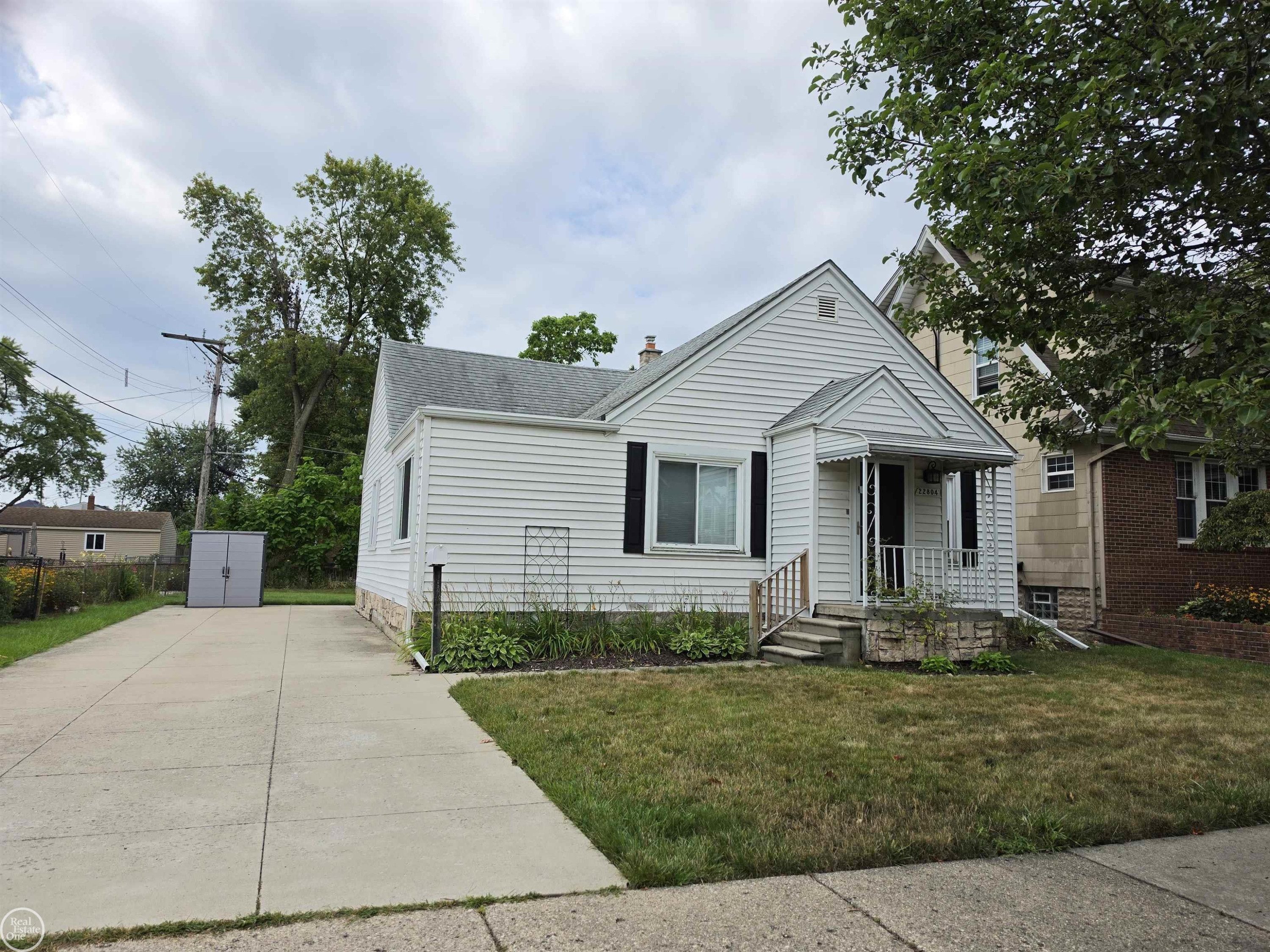 22804 BARTON Street, Saint Clair Shores, MI 48081