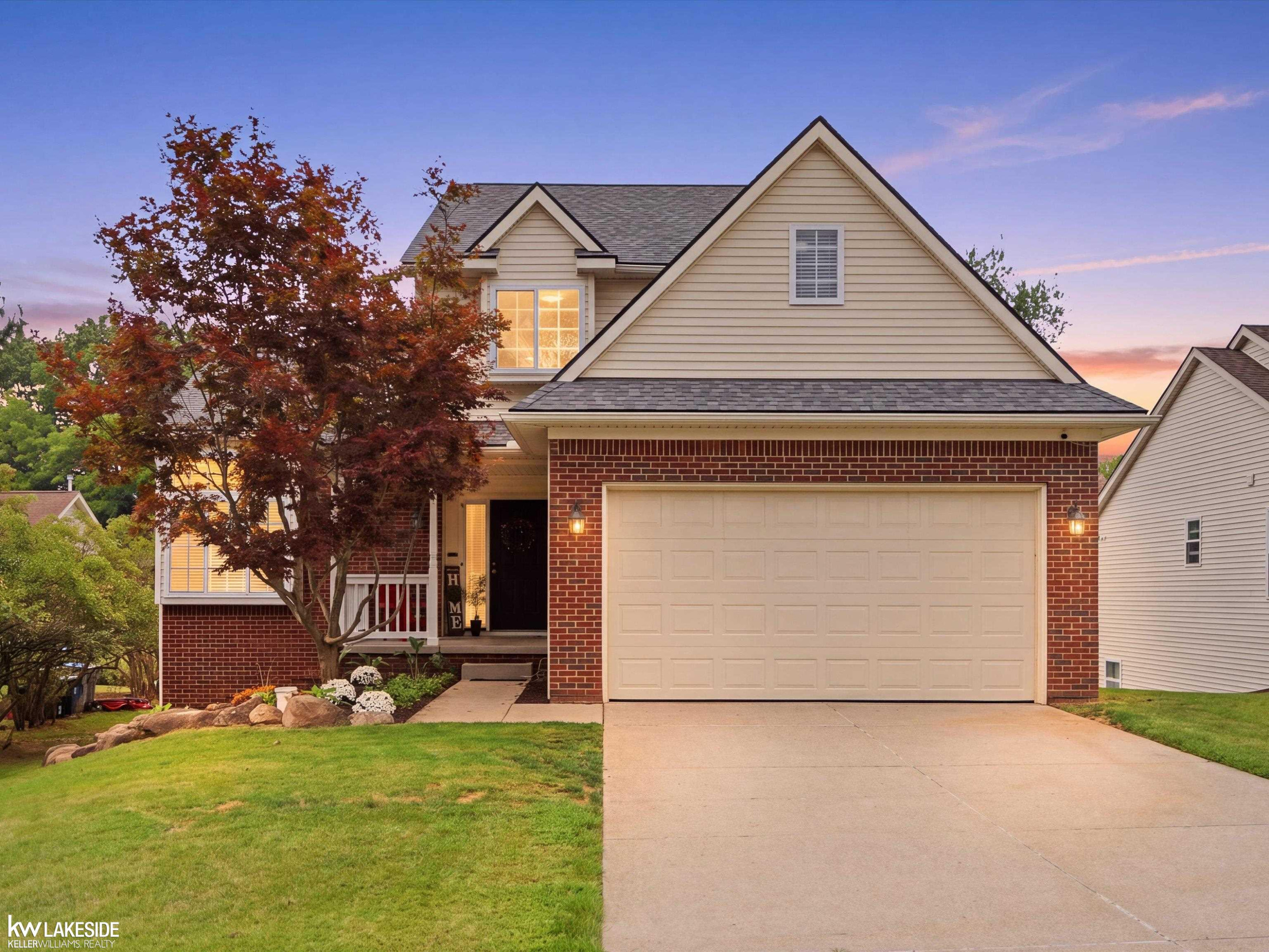 912 FAIRLEDGE Street, Lake Orion, MI 48362