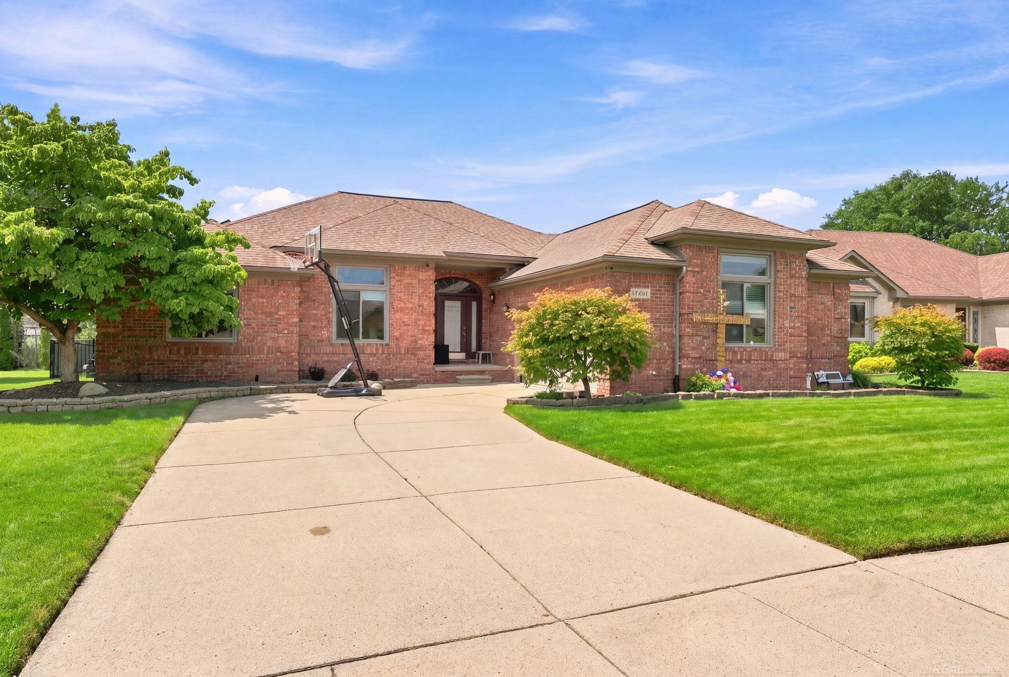 47641 Beacon Square Drive, Macomb, MI 48044