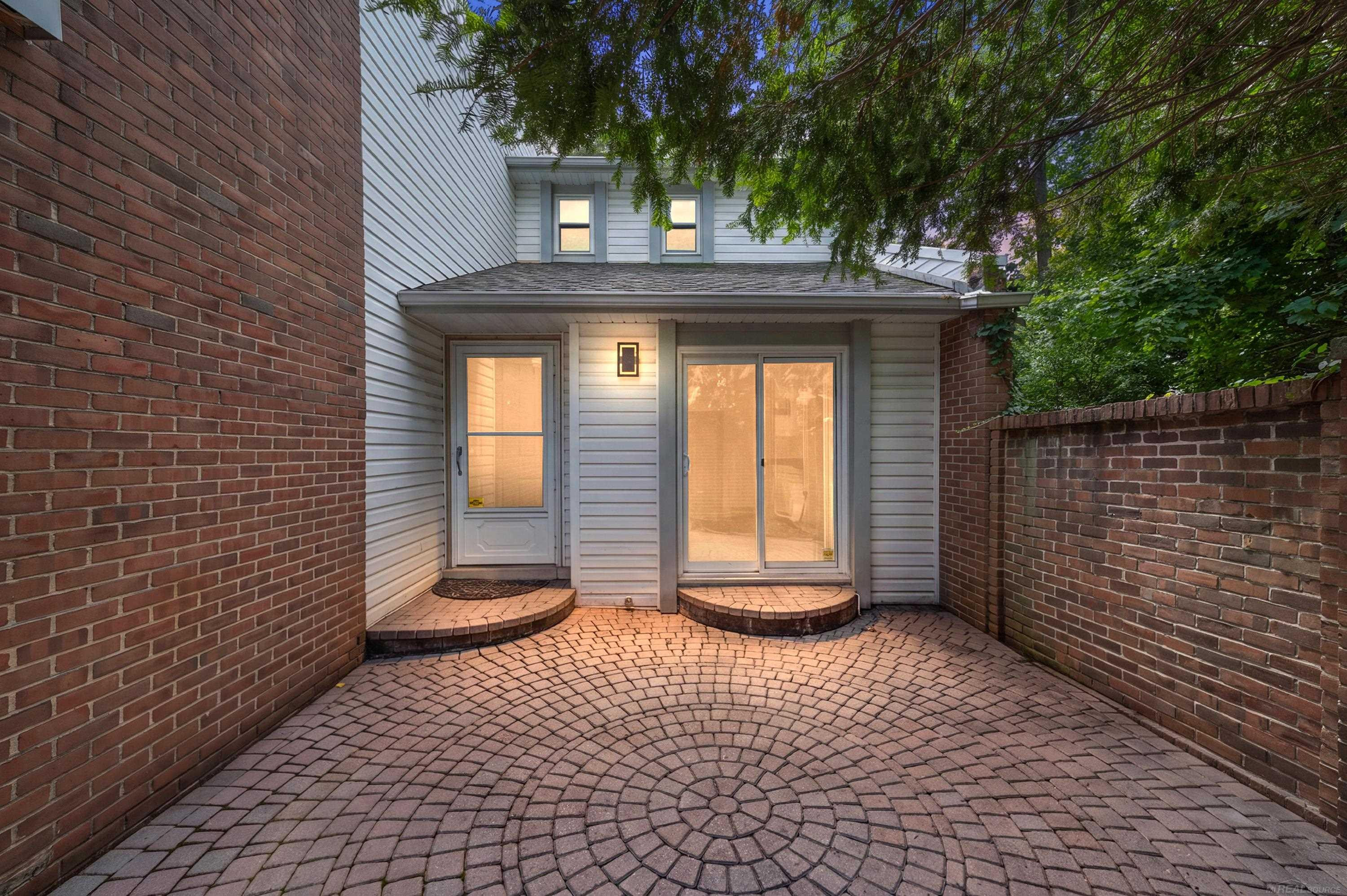 169 E Long Lake Road, Bloomfield Hills, MI 48304