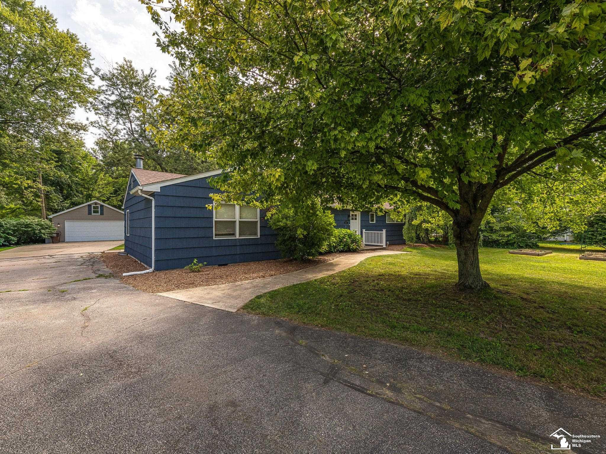 2621 Bluebush Road, Monroe, MI 48162