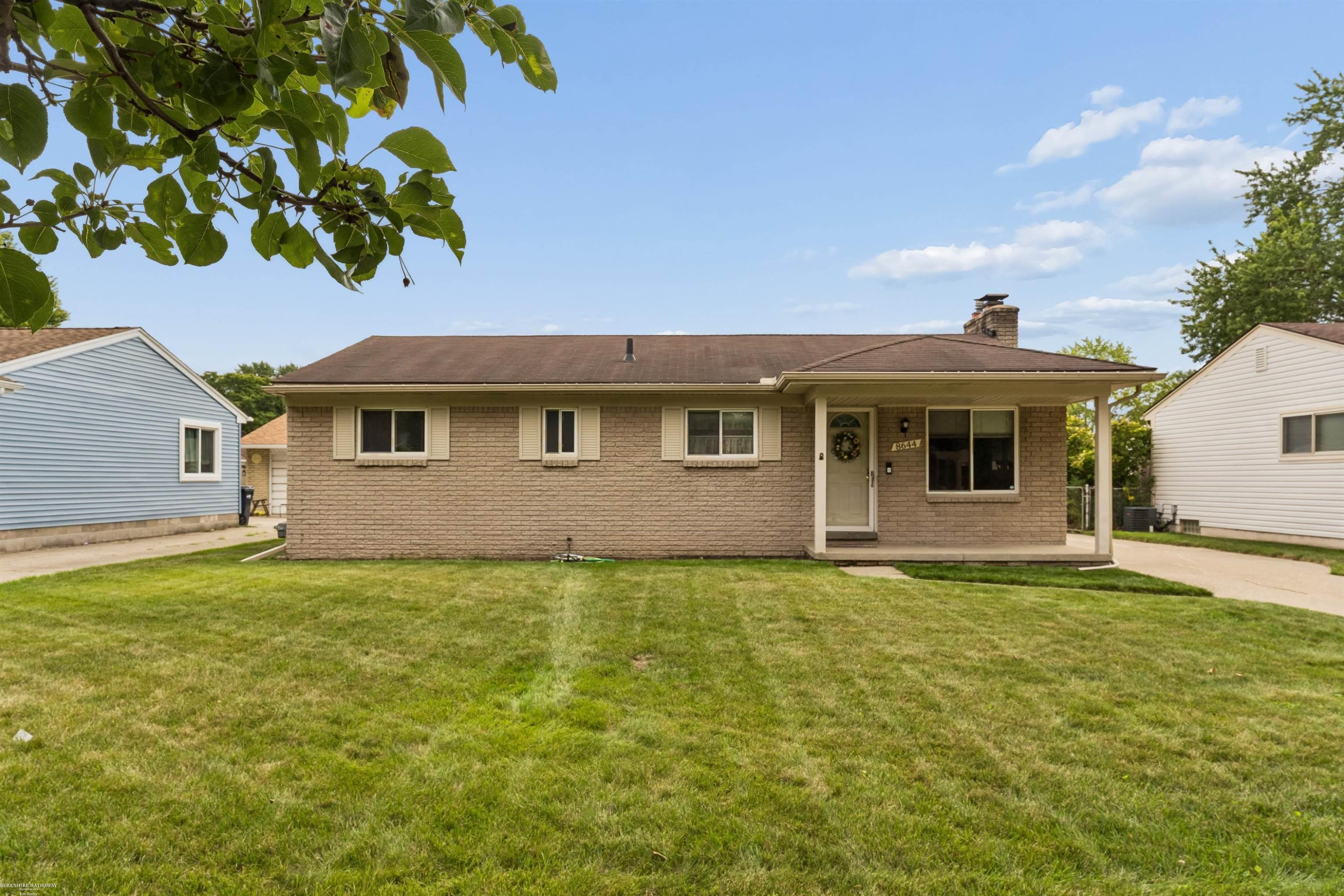 8644 Essen Dr Drive, Sterling Heights, MI 48314