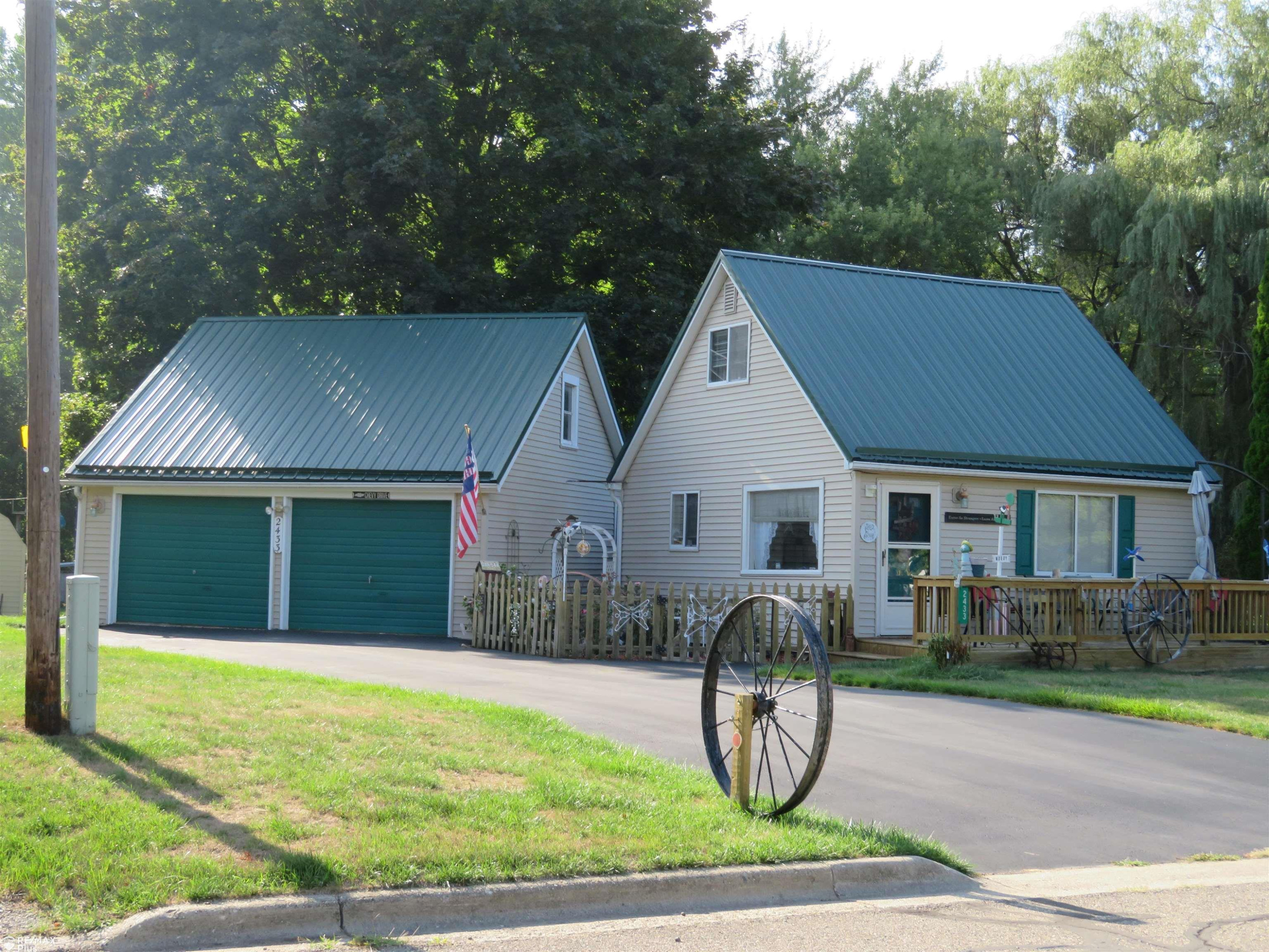 2433 Stockbridge Avenue, Burton, MI 48509