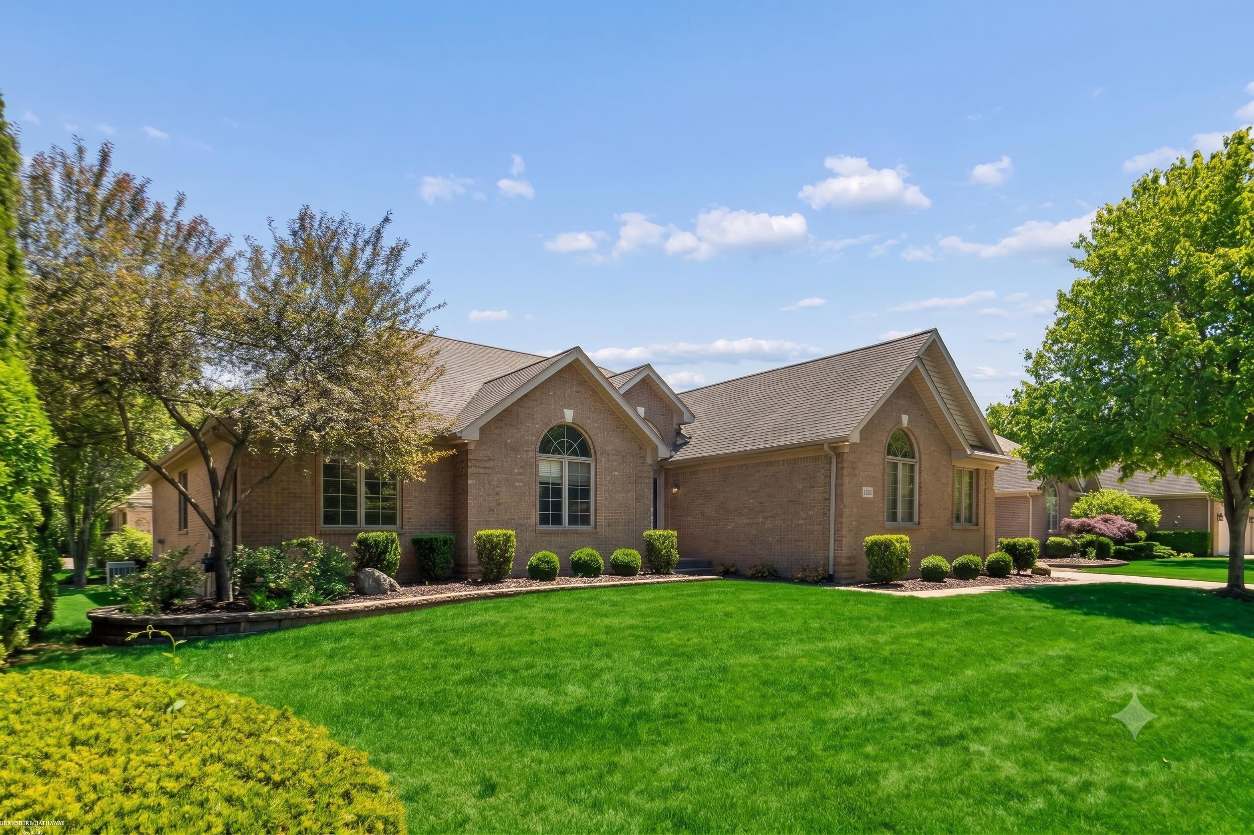 Property photo for 52688 Clinton Oak Lane, Shelby Twp, MI 48316