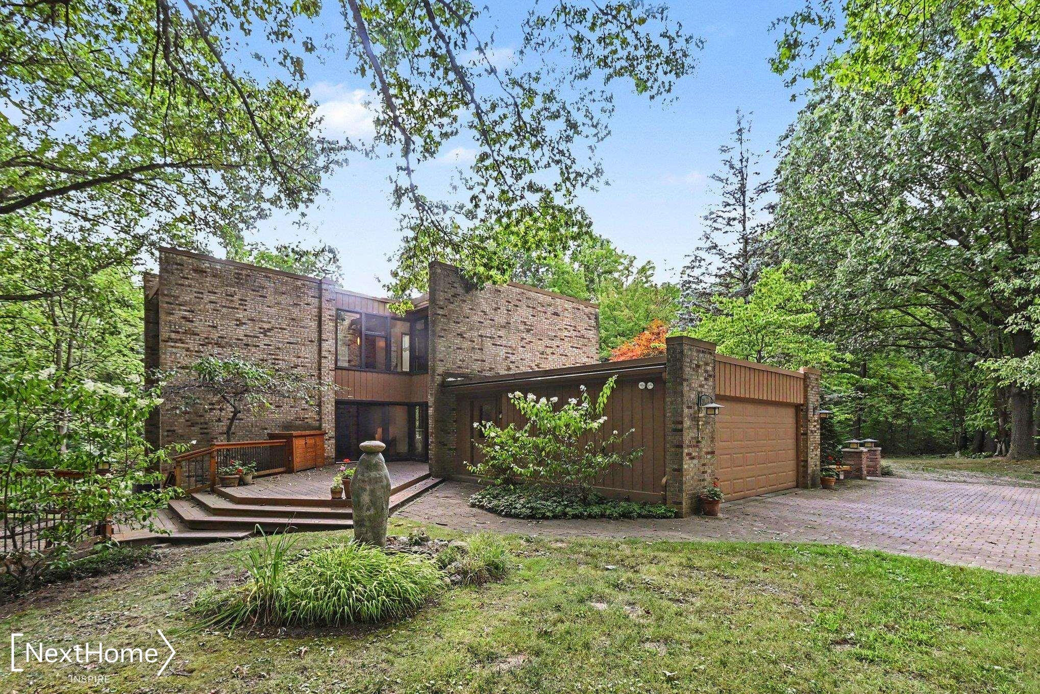 785 S Van Road, Holly, MI 48442