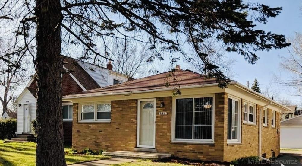 994 VOORHEIS Road Street, Waterford, MI 48328