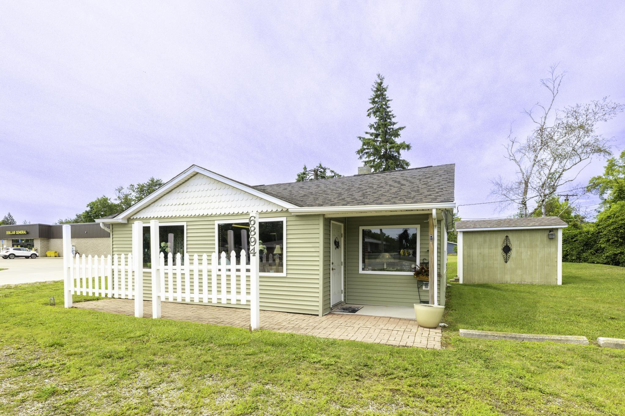 6894 Lakeshore Road, Lexington, MI 48450