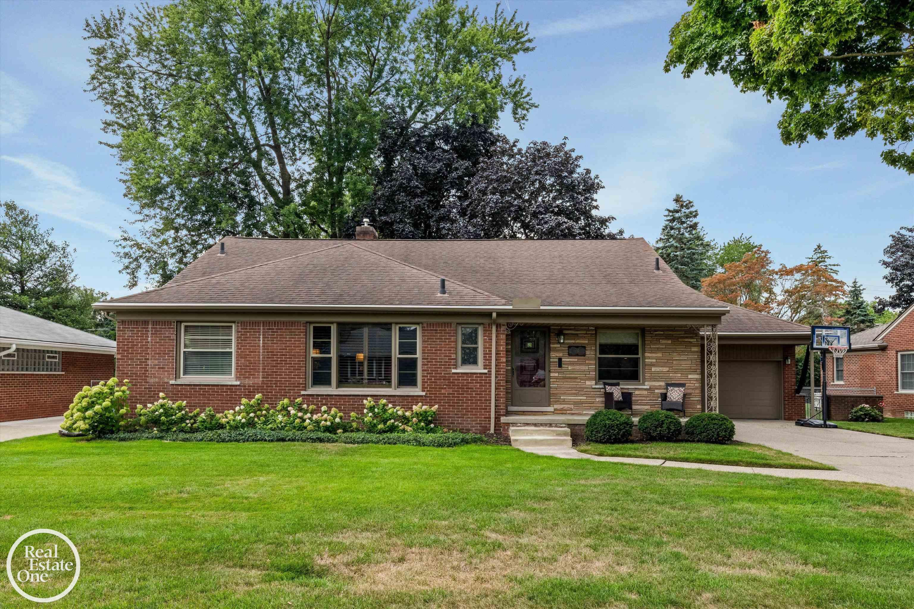 715 S Renaud Road, Grosse Pointe Woods, MI 48236