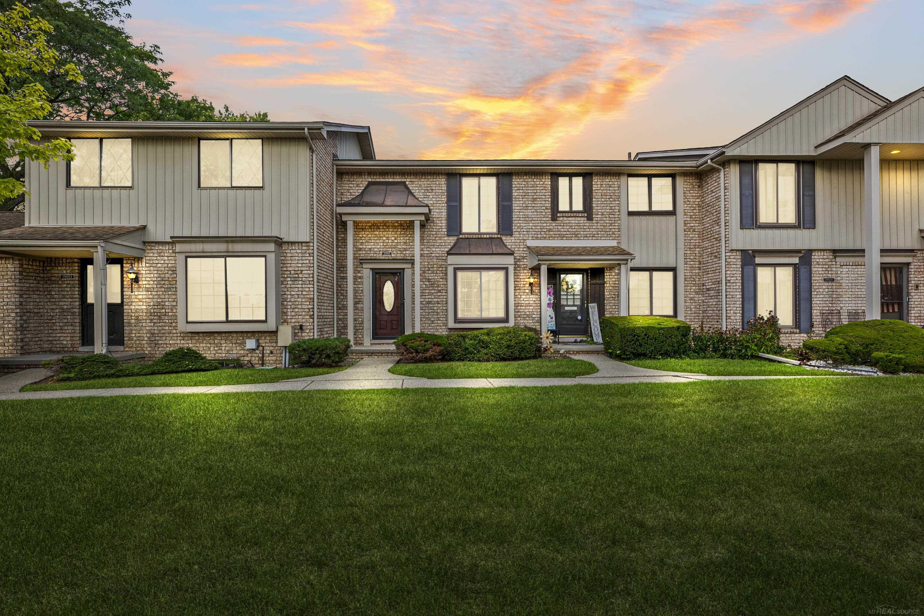 29011 Scarborough Drive, Warren, MI 48088