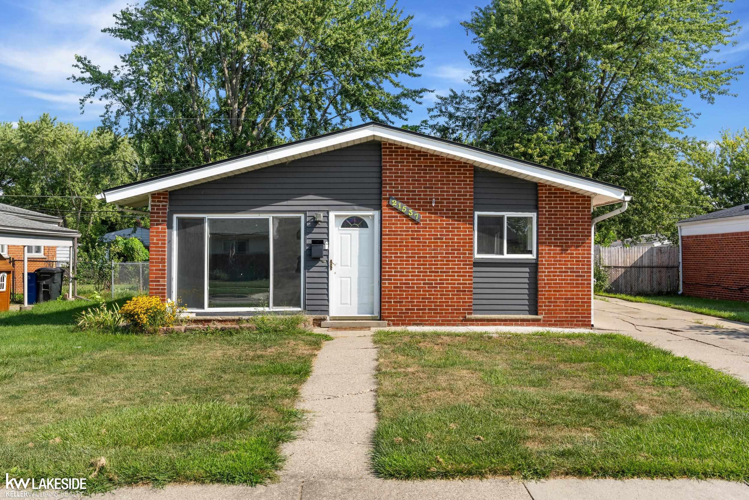 21537 Parkway Street, Saint Clair Shores, MI 48082