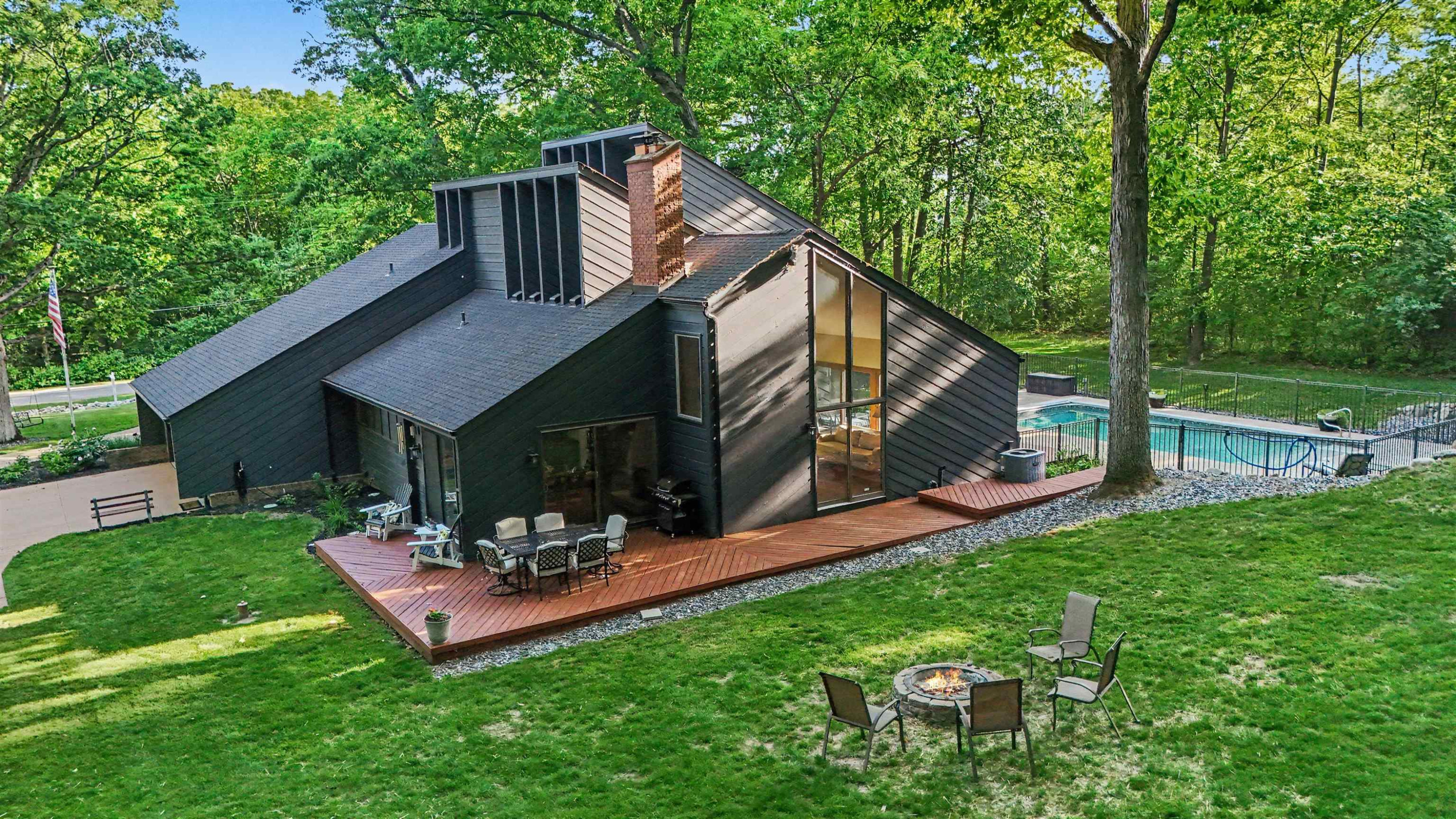 5143 Green Meadows Road, Grand Blanc, MI 48439