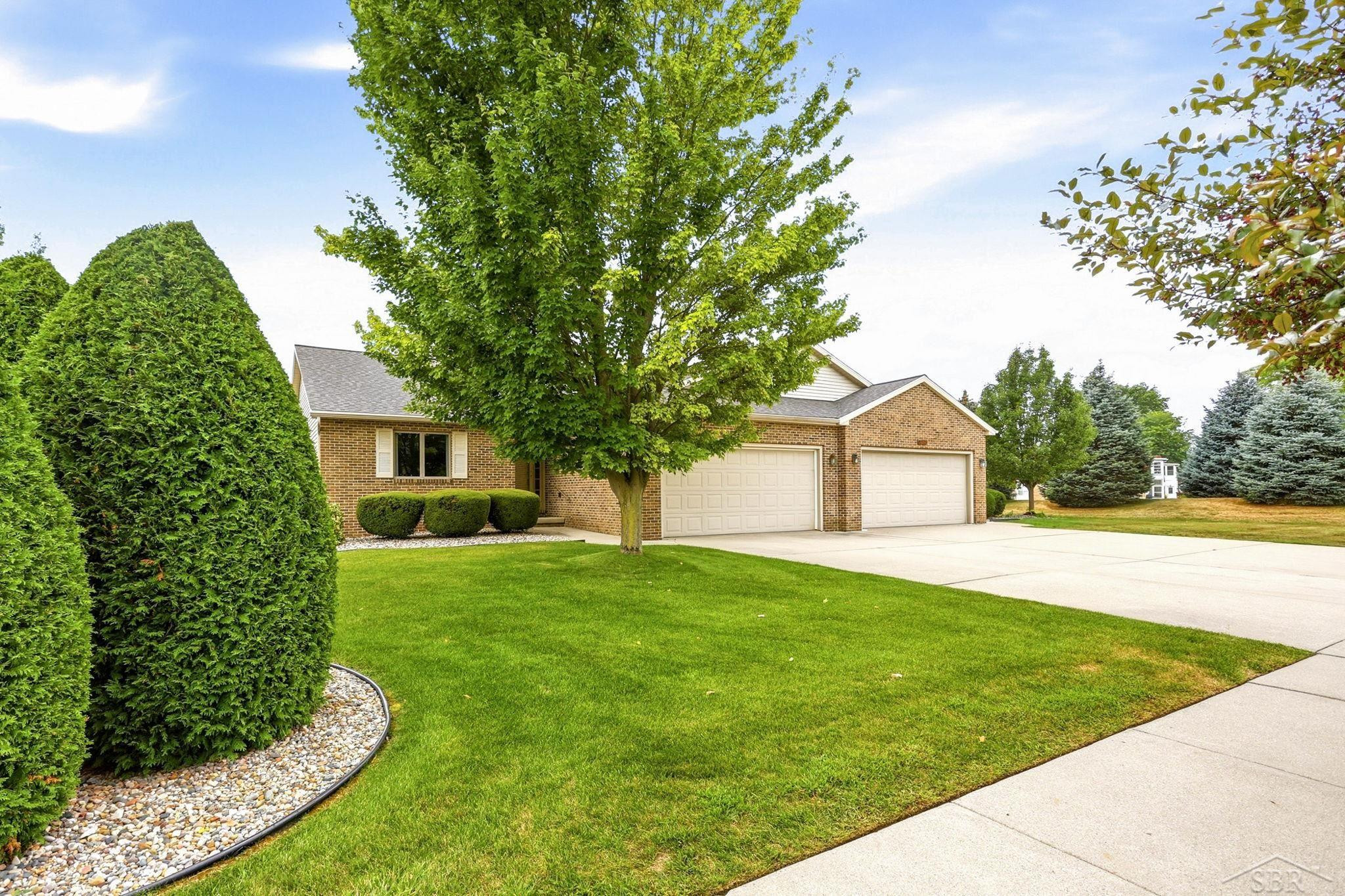 8971 N Brookshire Drive, Saginaw, MI 48609